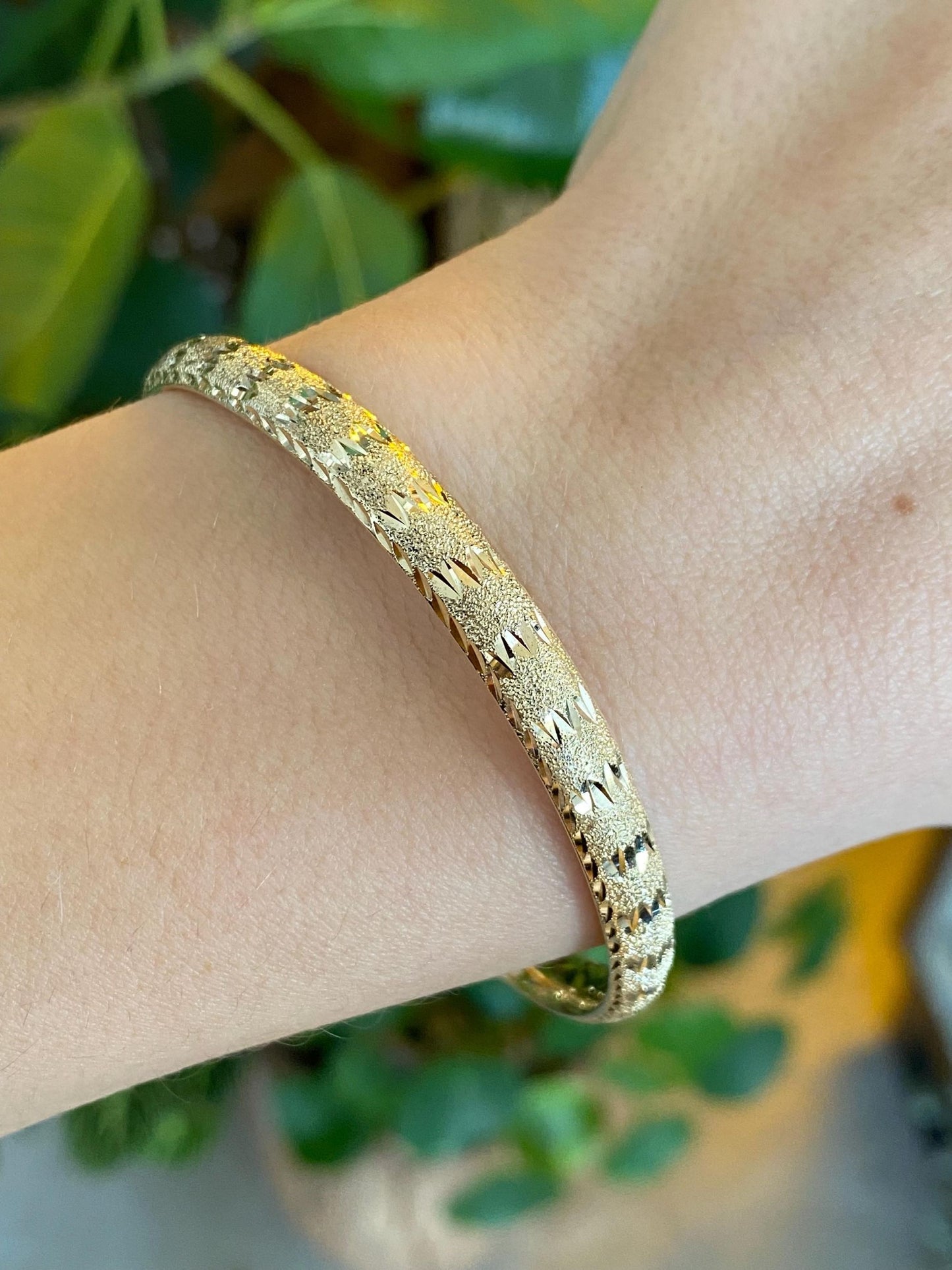 Vintage 14k Yellow Gold Diamond Cut Bangle Bracelet - 7 1/4 Inches