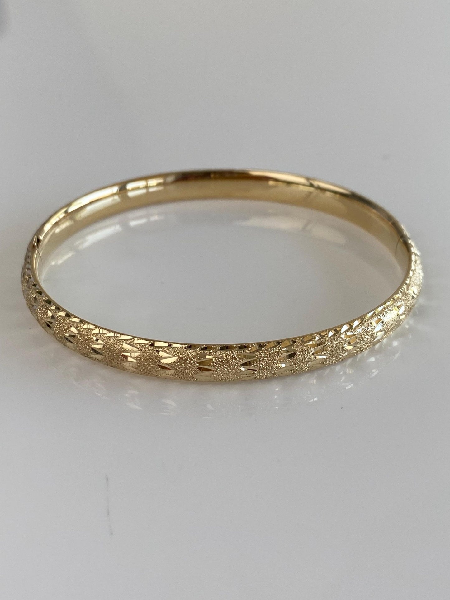 Vintage 14k Yellow Gold Diamond Cut Bangle Bracelet - 7 1/4 Inches