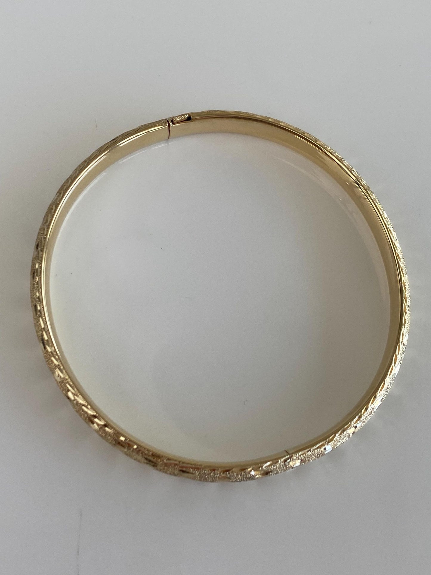Vintage 14k Yellow Gold Diamond Cut Bangle Bracelet - 7 1/4 Inches