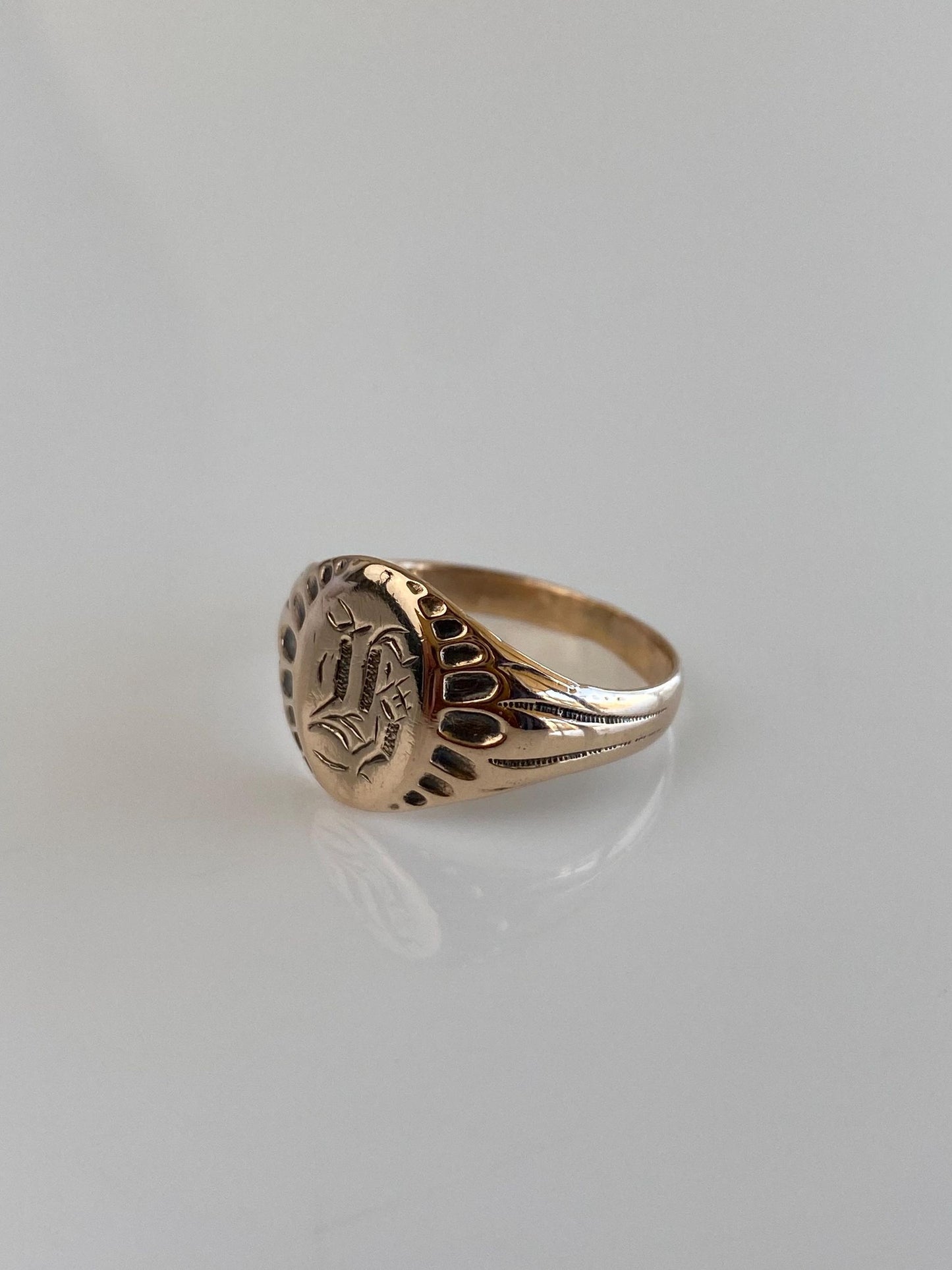 Vintage Solid 8k Rose Gold Initial Signet Ring - Size 7.5