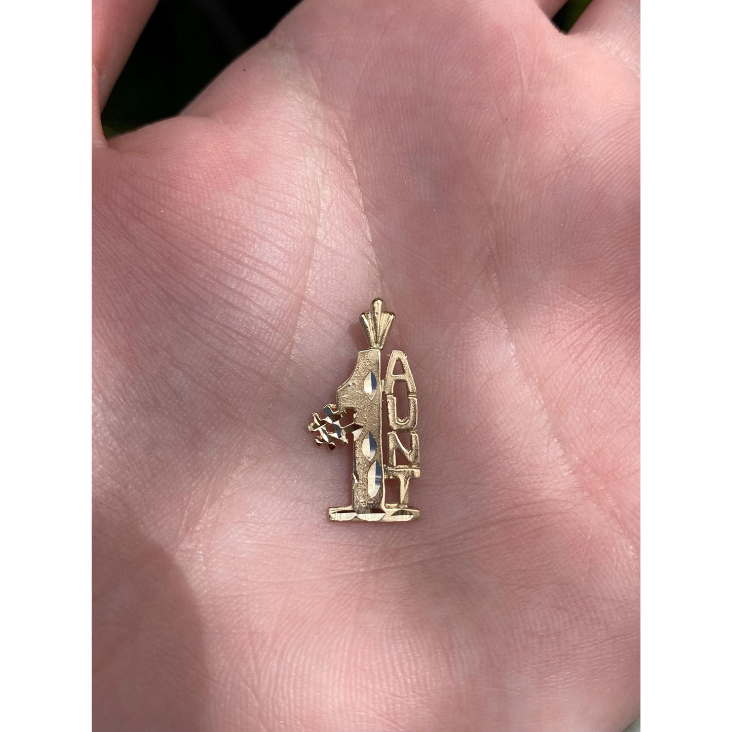 Vintage Solid 14k Yellow Gold Diamond Cut '#1 Aunt' Charm