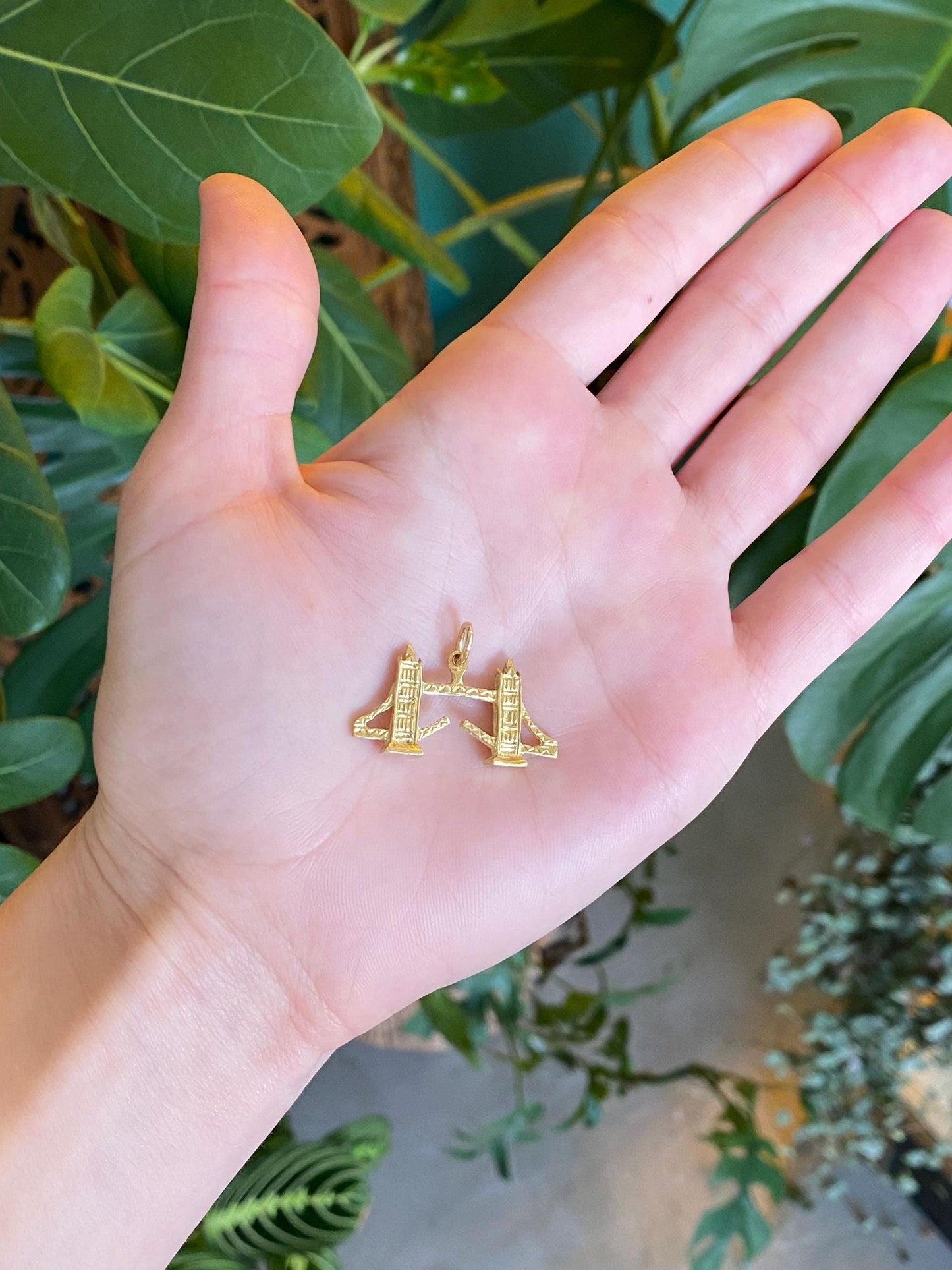 Vintage Solid 18k Yellow Gold Opening Bridge Charm