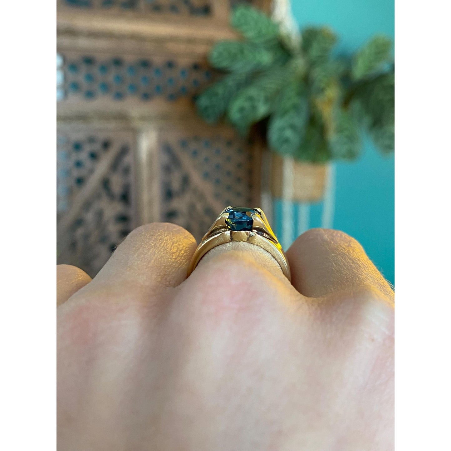 Vintage Solid 18k Yellow Gold Teal Blue Spinel Ring - Size 6.5