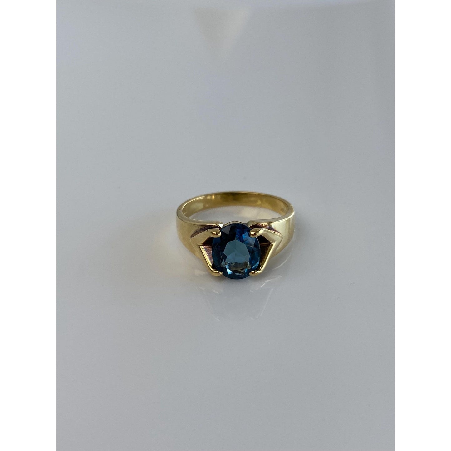 Vintage Solid 18k Yellow Gold Teal Blue Spinel Ring - Size 6.5