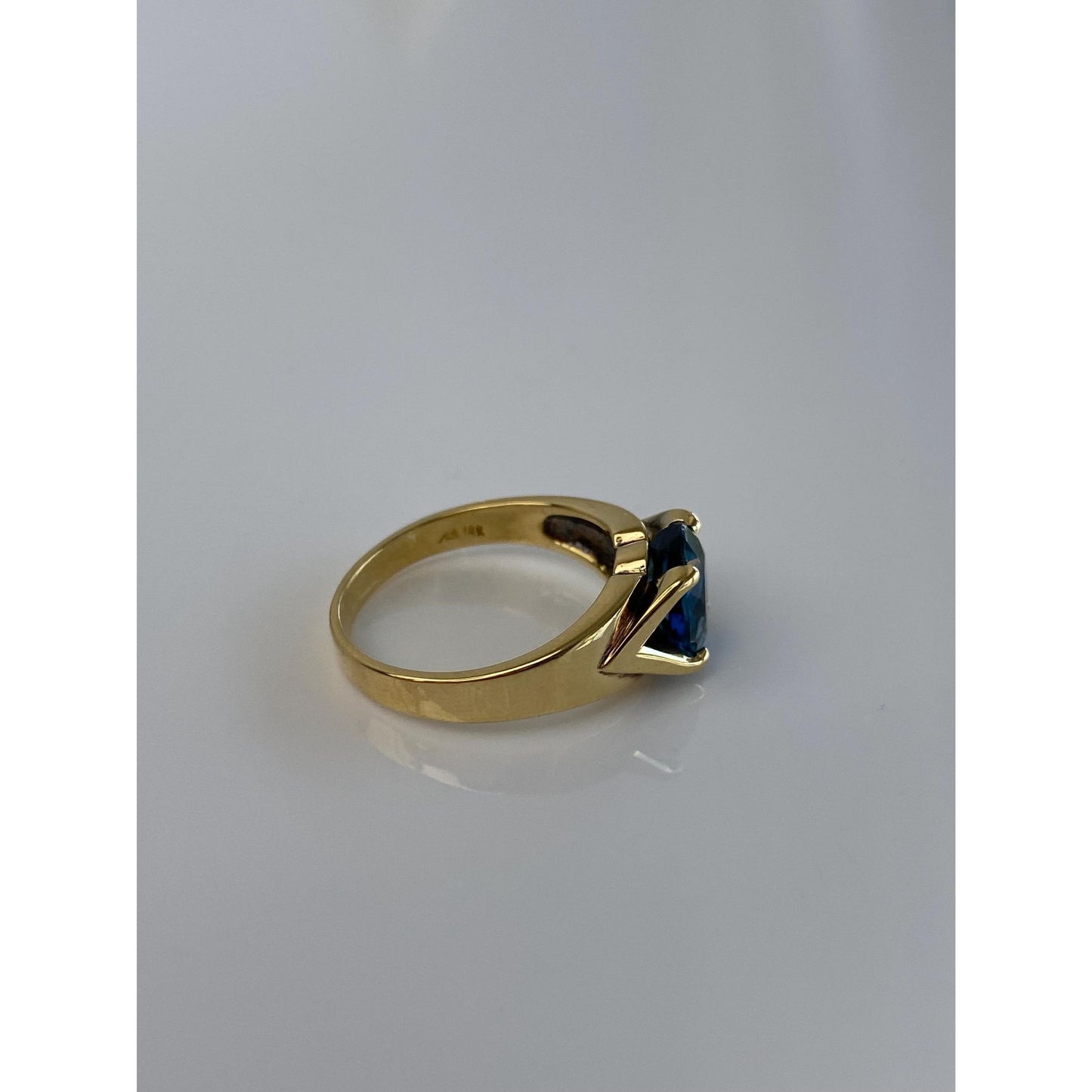 Vintage Solid 18k Yellow Gold Teal Blue Spinel Ring - Size 6.5