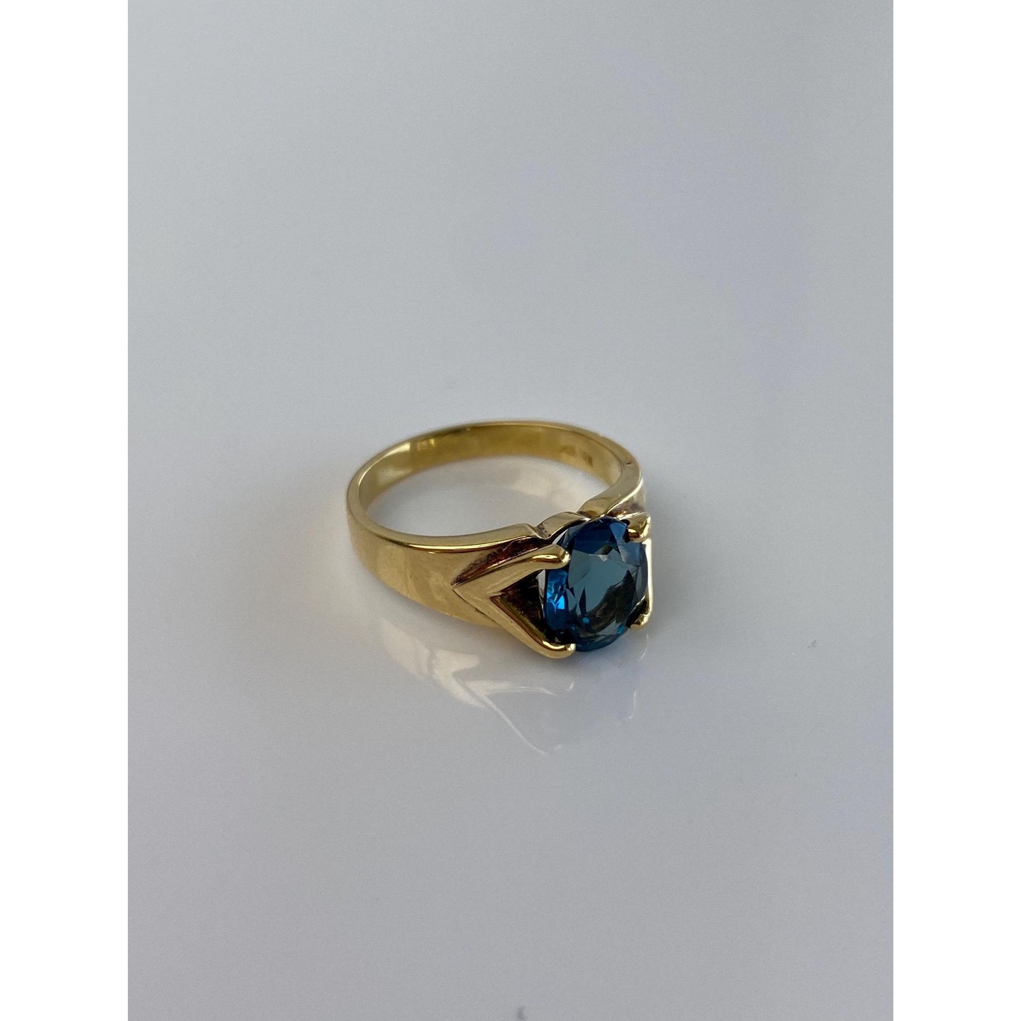 Vintage Solid 18k Yellow Gold Teal Blue Spinel Ring - Size 6.5