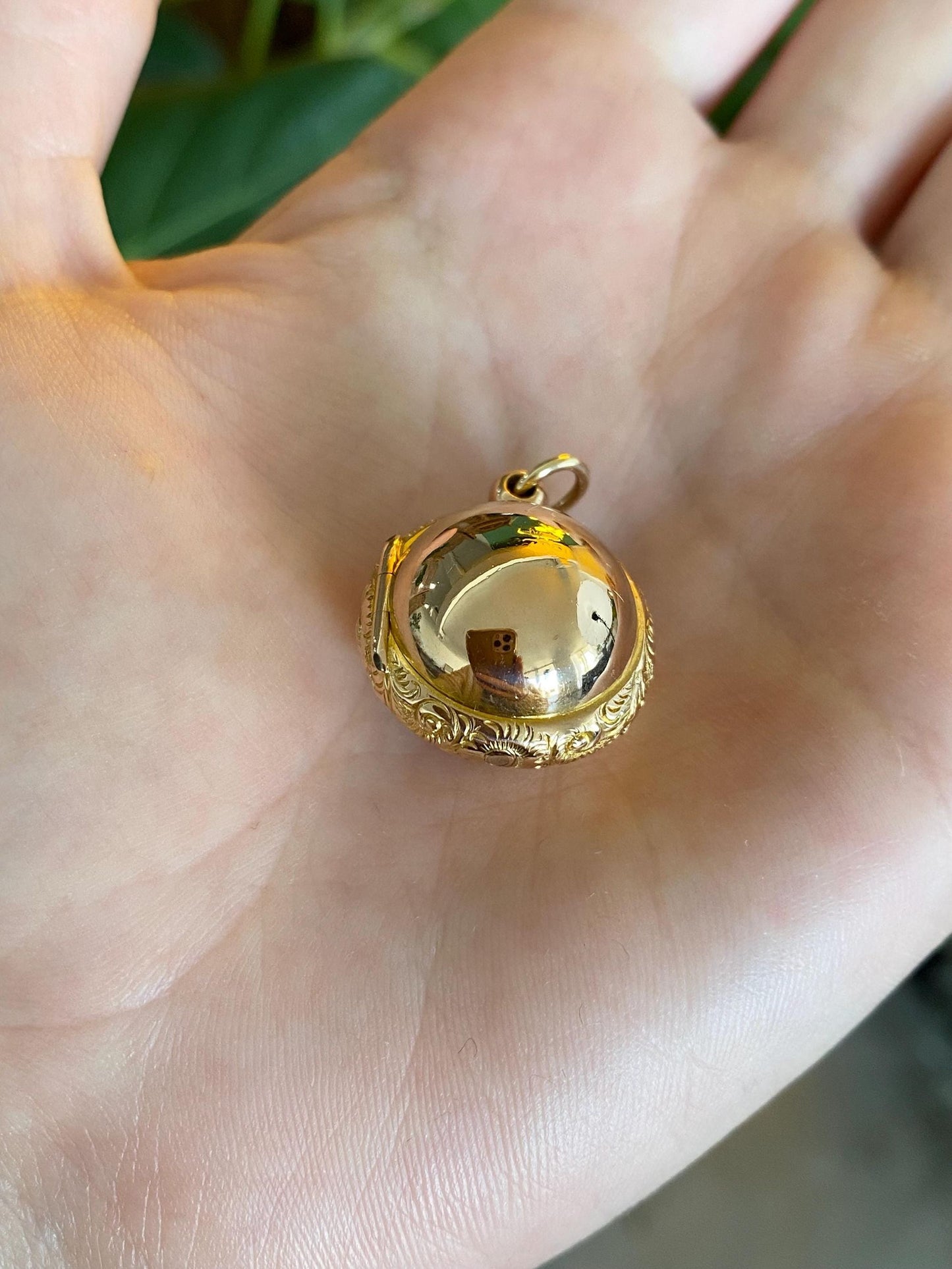 Vintage Solid 15k Yellow Gold Designed Sphere Locket Charm