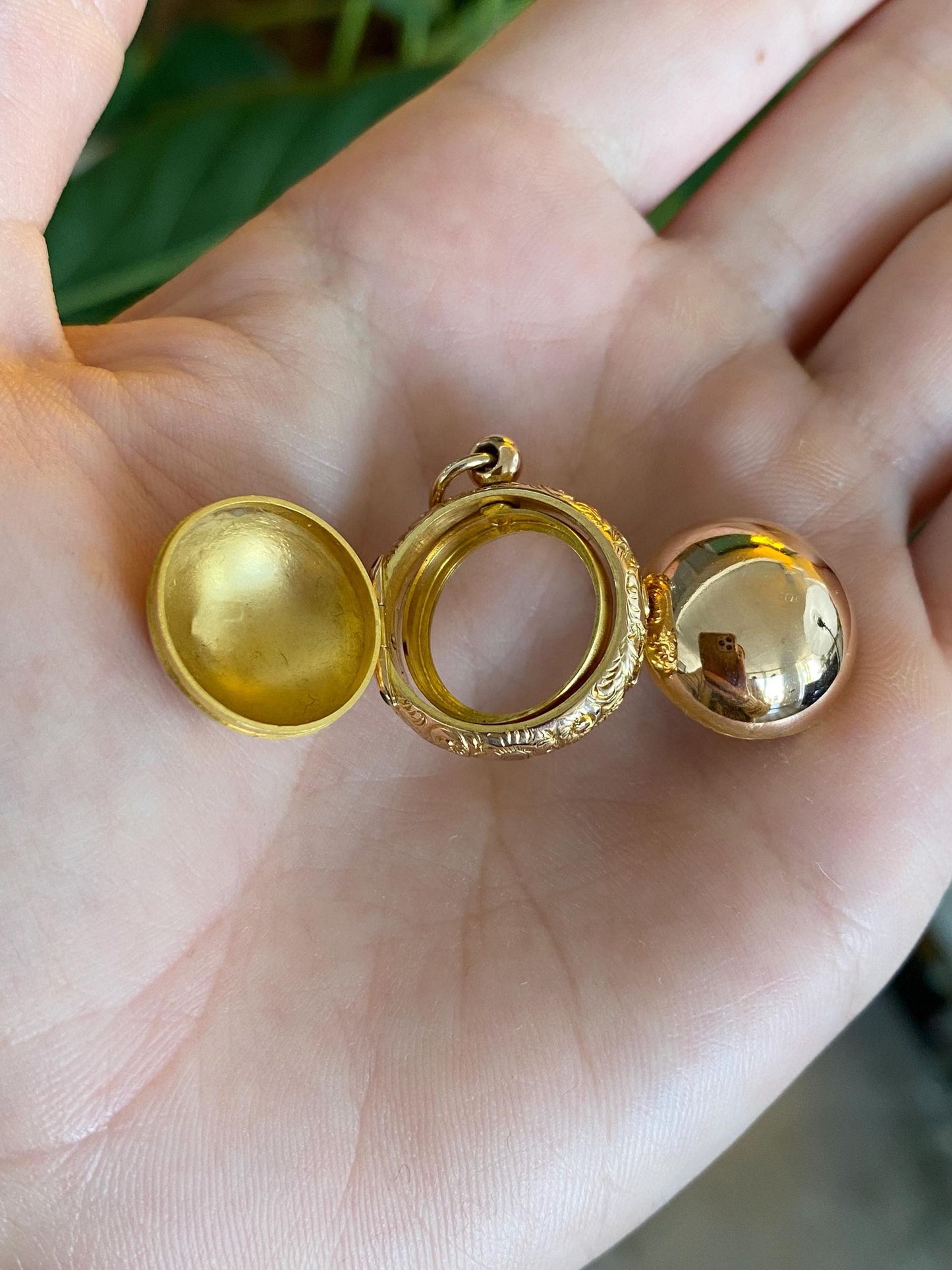 Vintage Solid 15k Yellow Gold Designed Sphere Locket Charm