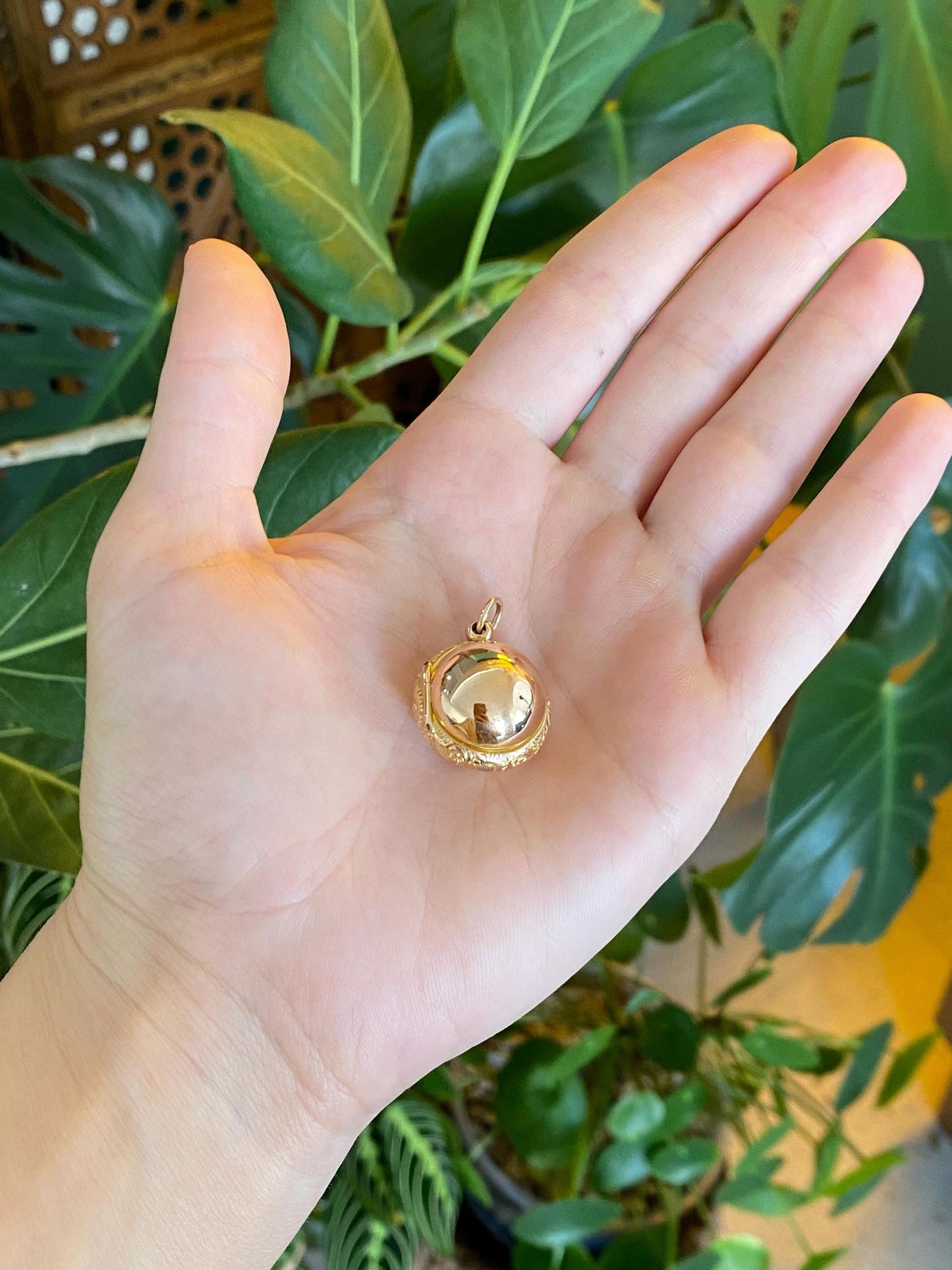 Vintage Solid 15k Yellow Gold Designed Sphere Locket Charm