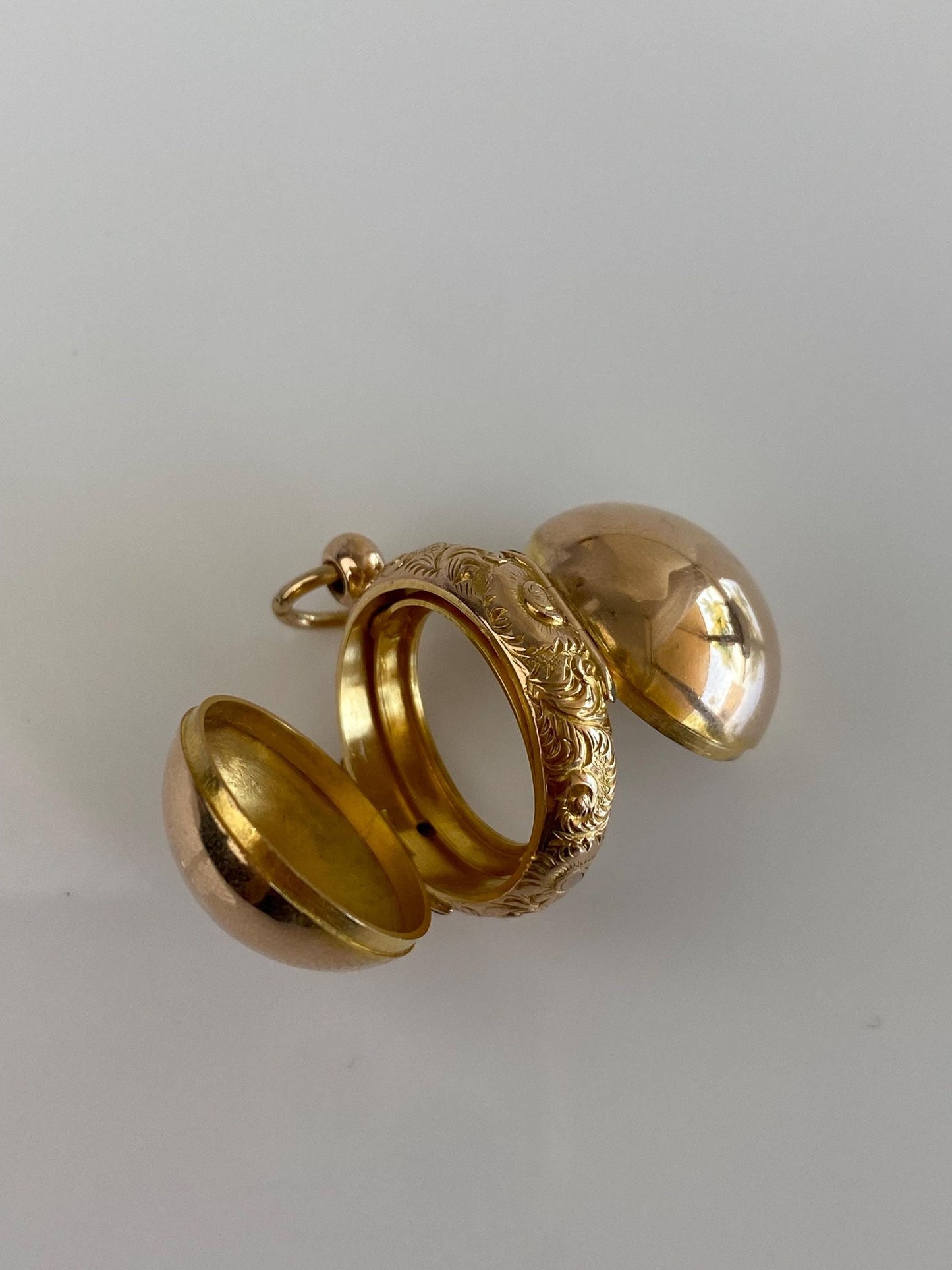 Vintage Solid 15k Yellow Gold Designed Sphere Locket Charm
