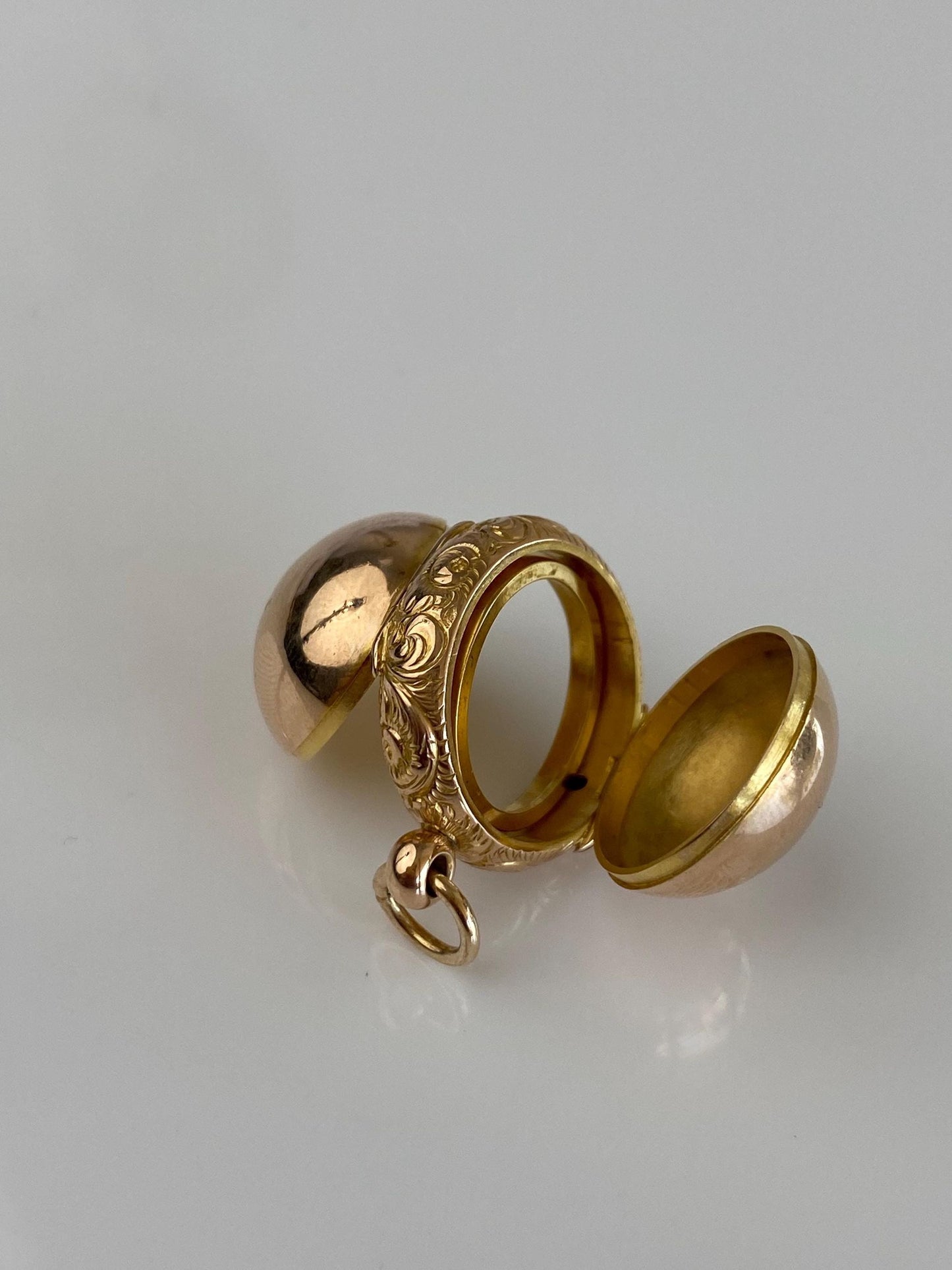 Vintage Solid 15k Yellow Gold Designed Sphere Locket Charm