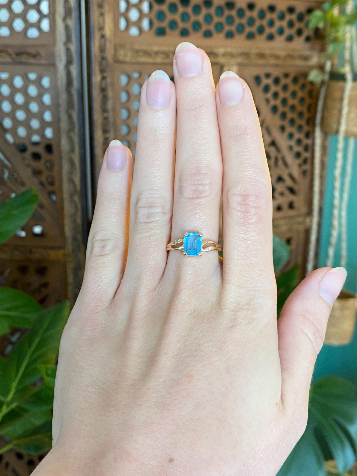 Vintage Solid 14k Yellow Gold Topaz Ring - Size 7.75