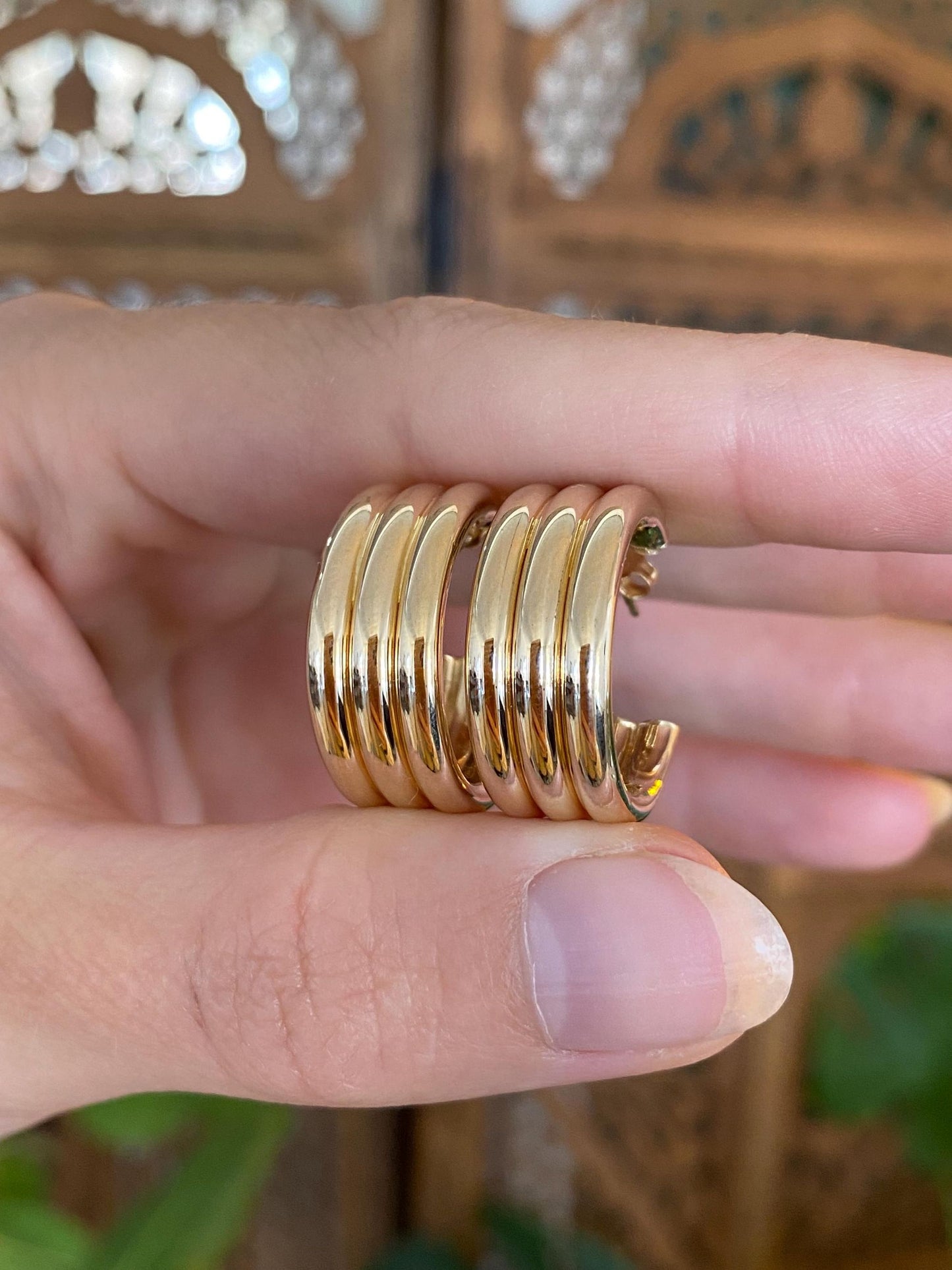 Vintage 14k Yellow Gold Lined Fluted Hoop Earrings