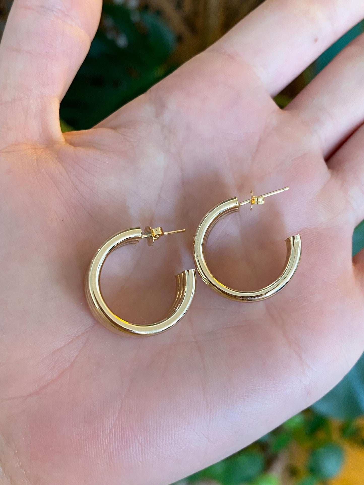 Vintage 14k Yellow Gold Lined Fluted Hoop Earrings