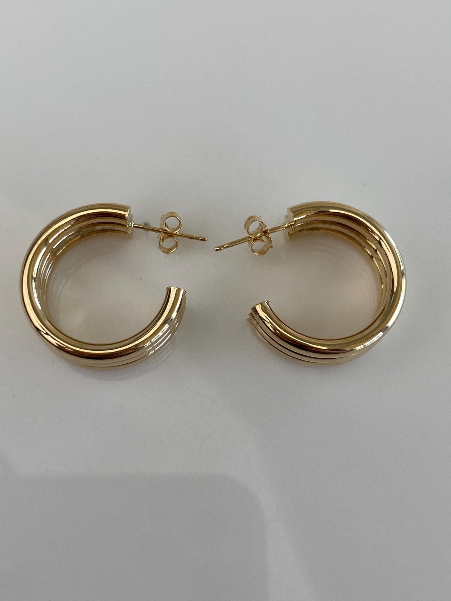 Vintage 14k Yellow Gold Lined Fluted Hoop Earrings