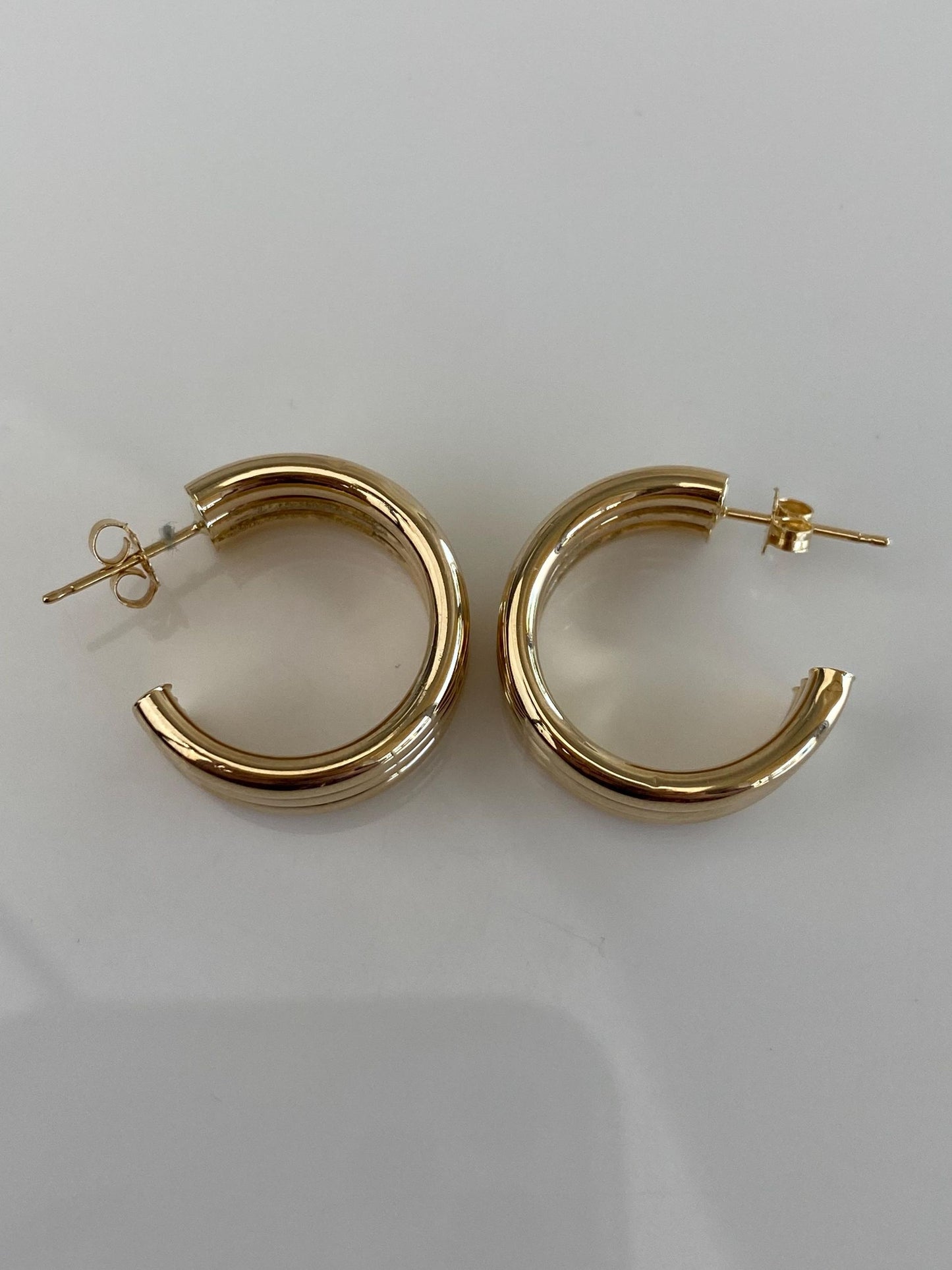 Vintage 14k Yellow Gold Lined Fluted Hoop Earrings