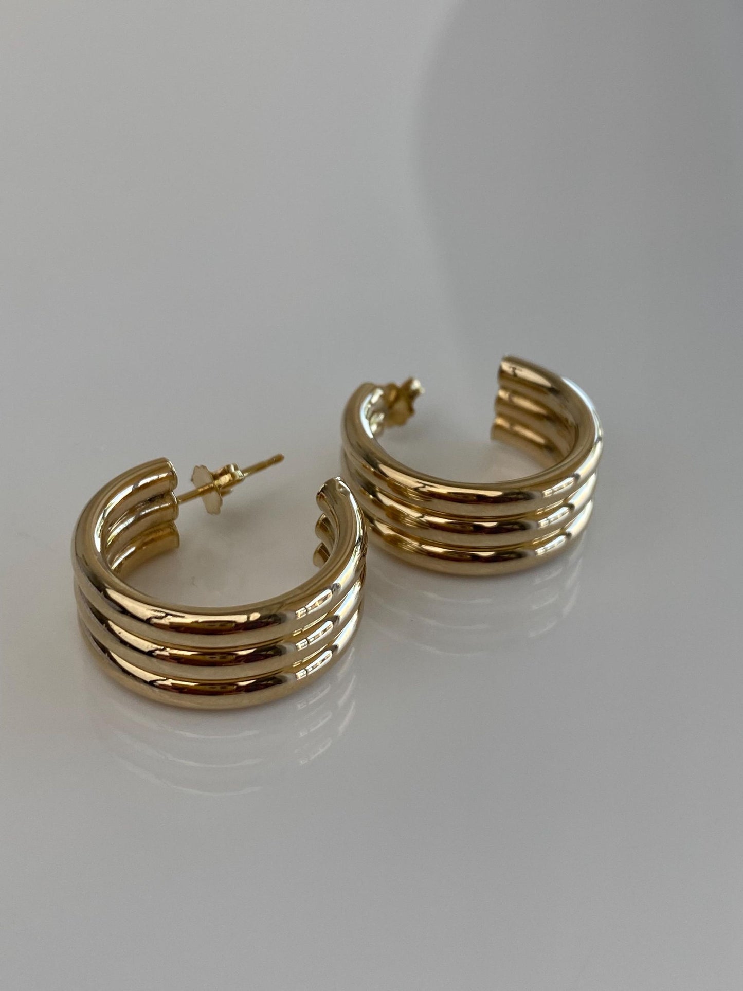 Vintage 14k Yellow Gold Lined Fluted Hoop Earrings