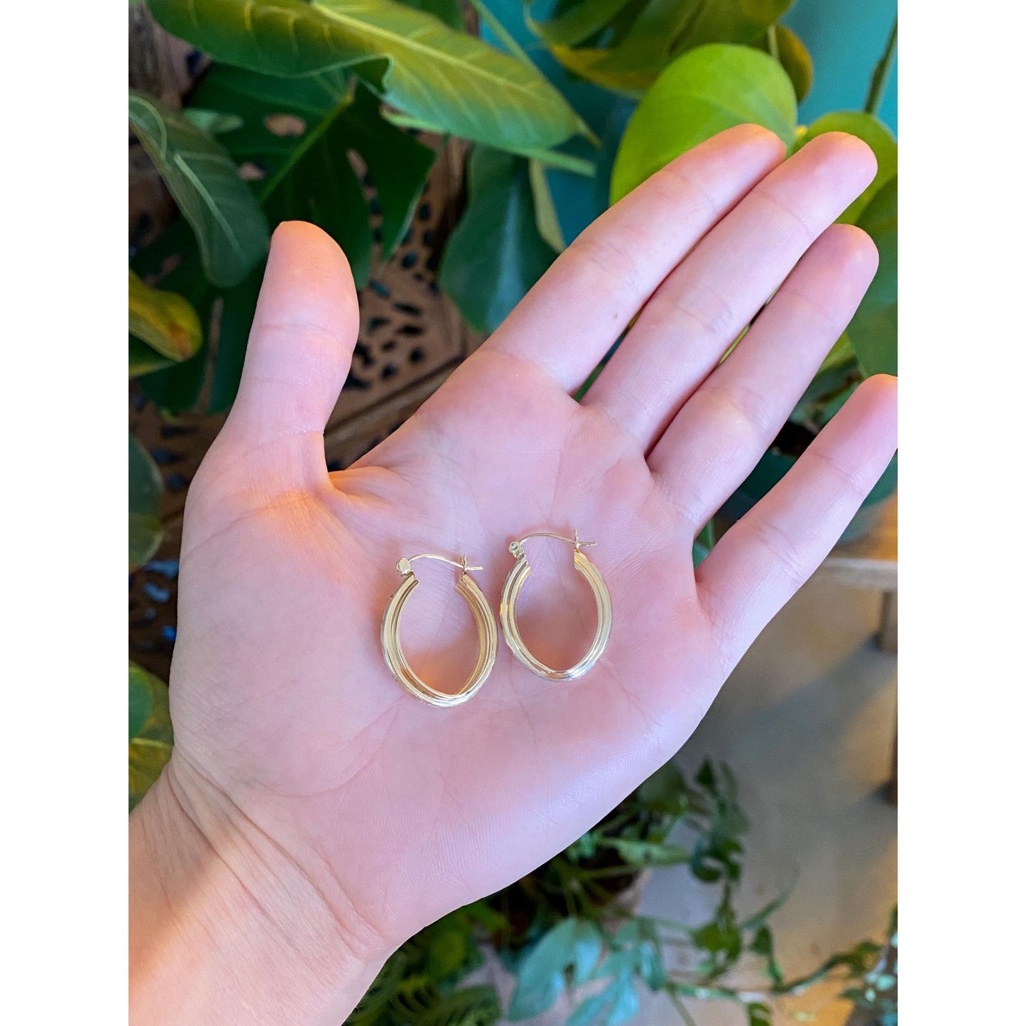 Vintage Solid 14k Yellow Gold Diamond Cut Lined Hoop Earrings