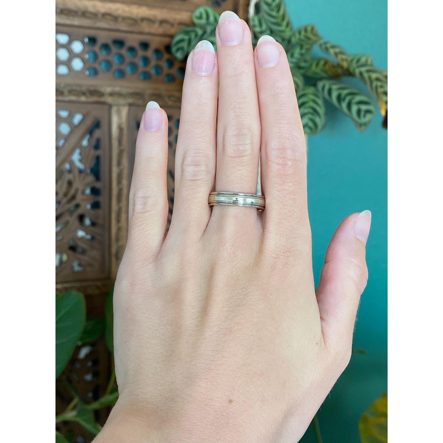 Vintage Solid 14k White Gold Lined Ring Band - Size 10