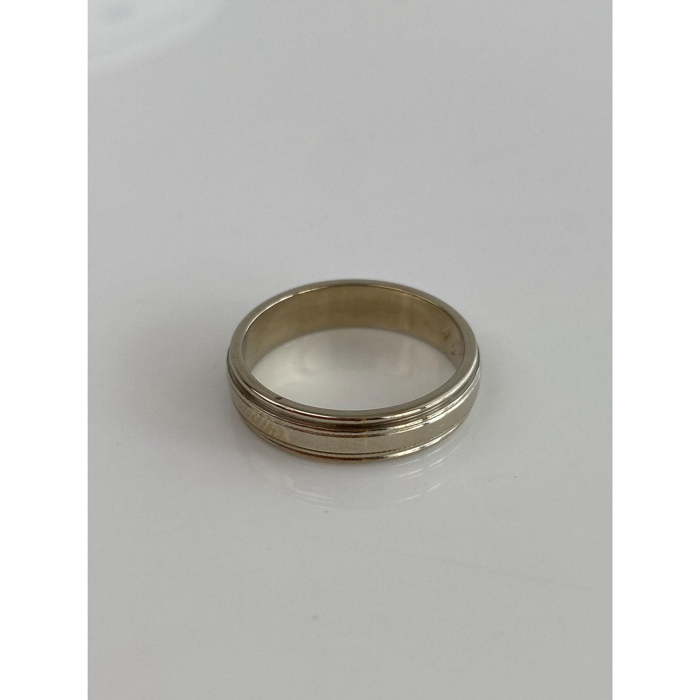 Vintage Solid 14k White Gold Lined Ring Band - Size 10