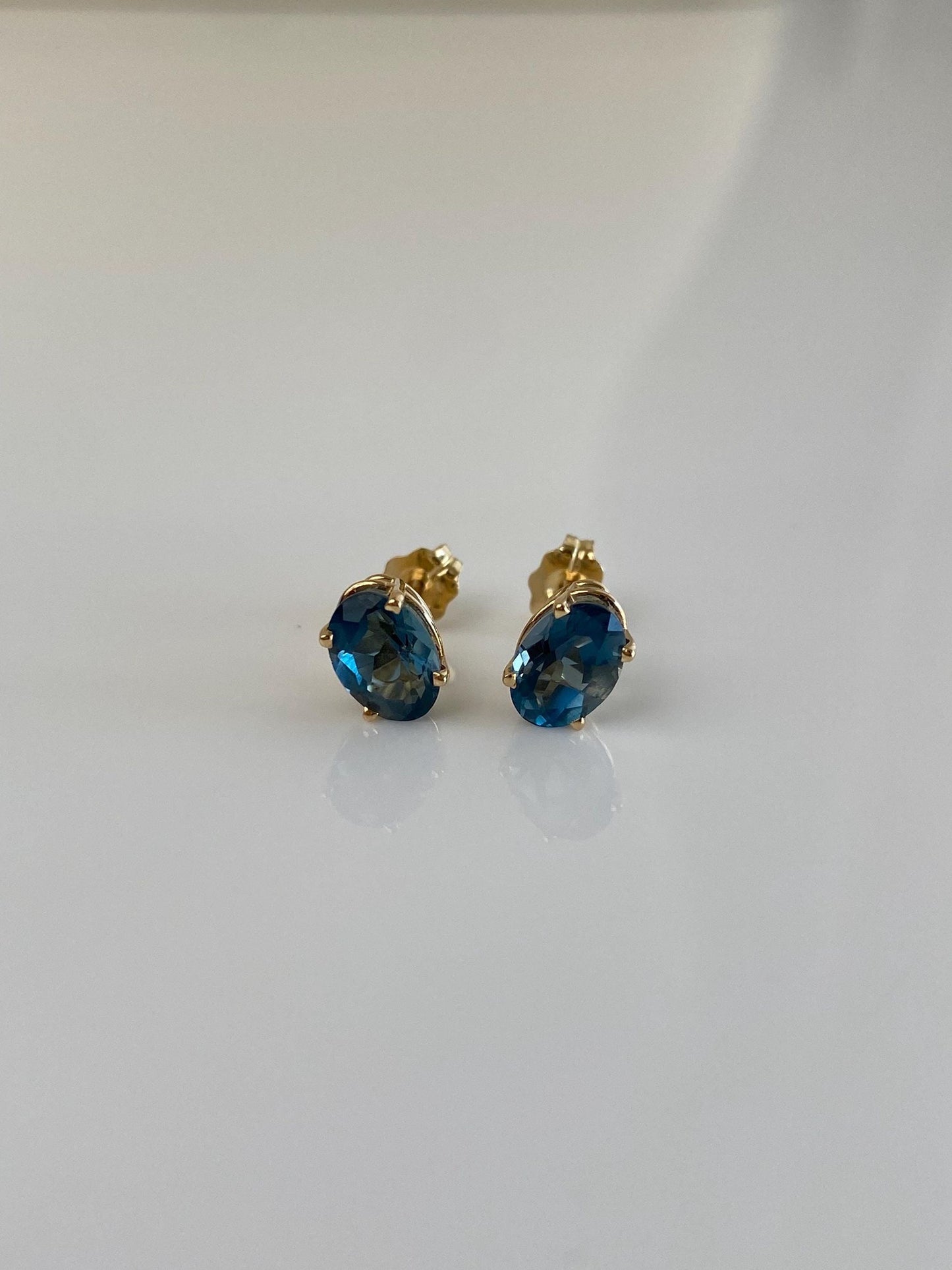 Vintage Solid 14k Yellow Gold Topaz Stud Earrings