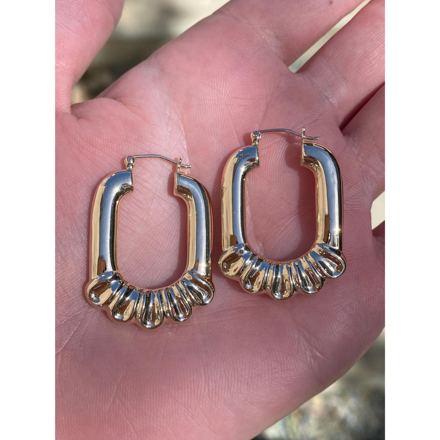 Vintage 14k Yellow Gold Scalloped Border Hoop Earrings