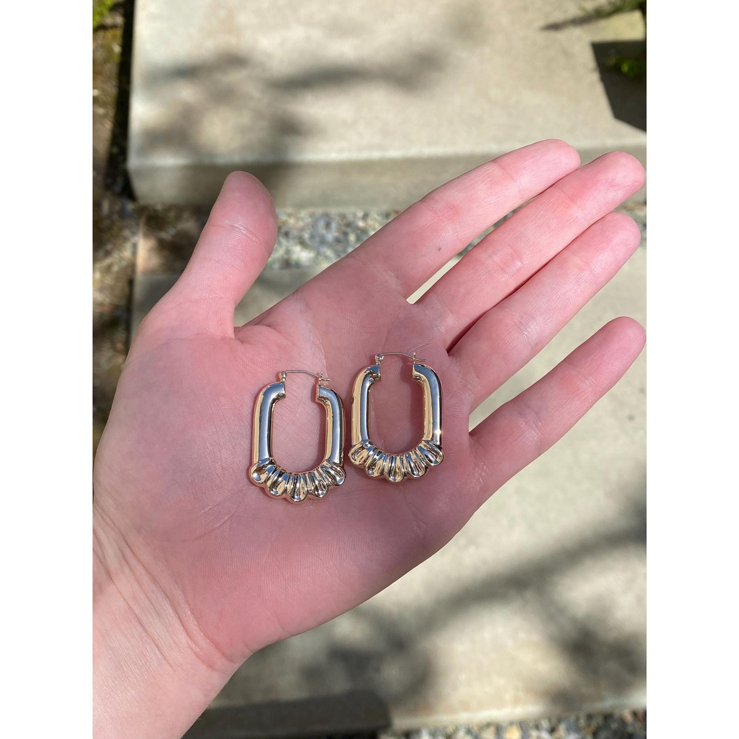 Vintage 14k Yellow Gold Scalloped Border Hoop Earrings