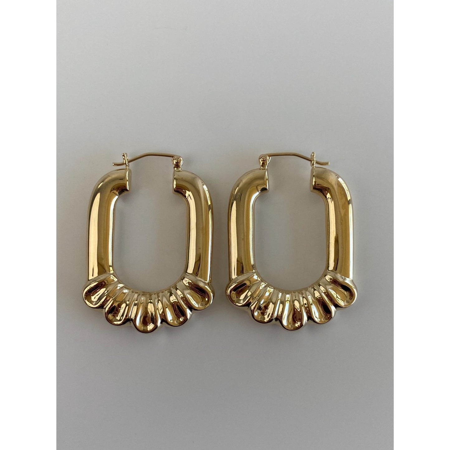 Vintage 14k Yellow Gold Scalloped Border Hoop Earrings