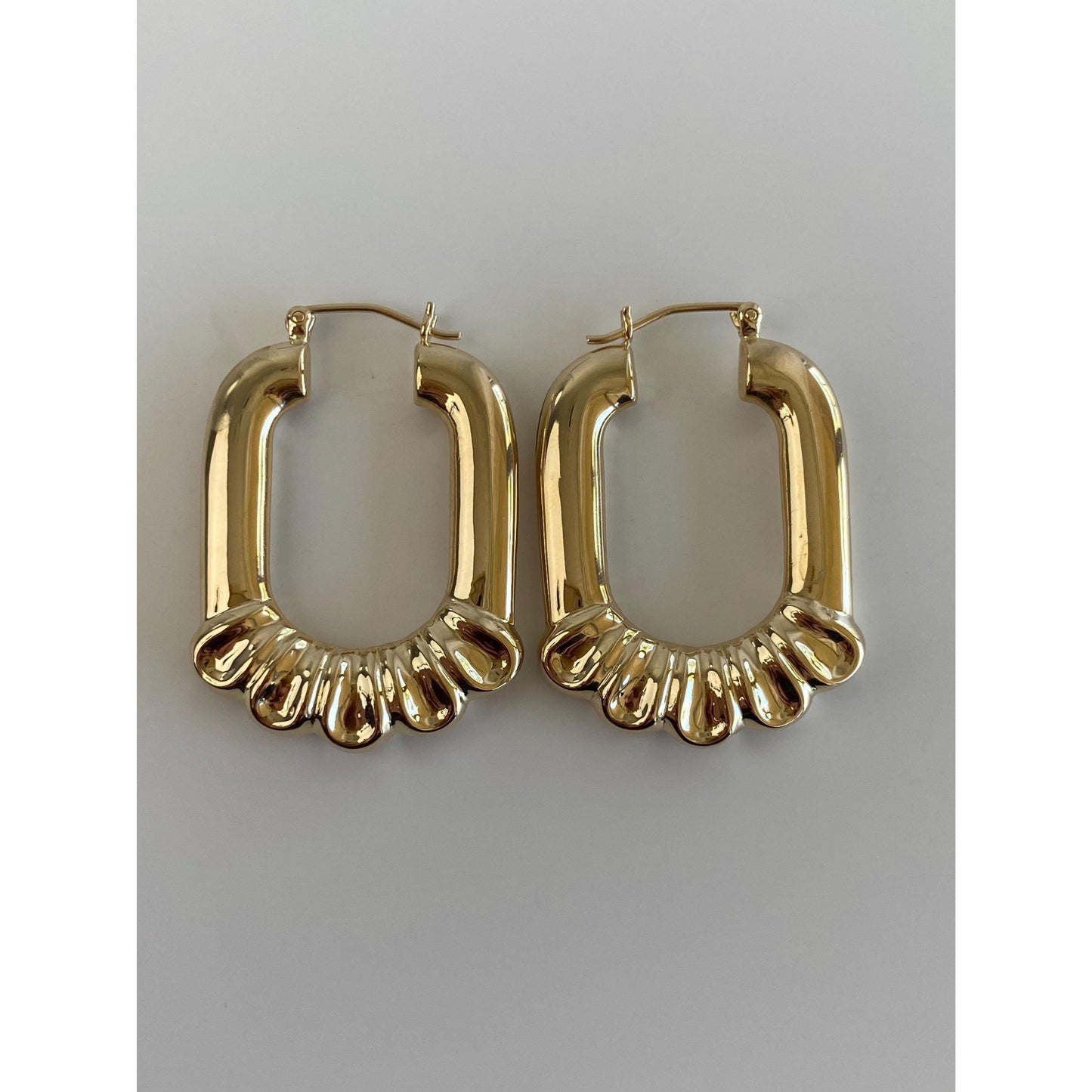 Vintage 14k Yellow Gold Scalloped Border Hoop Earrings