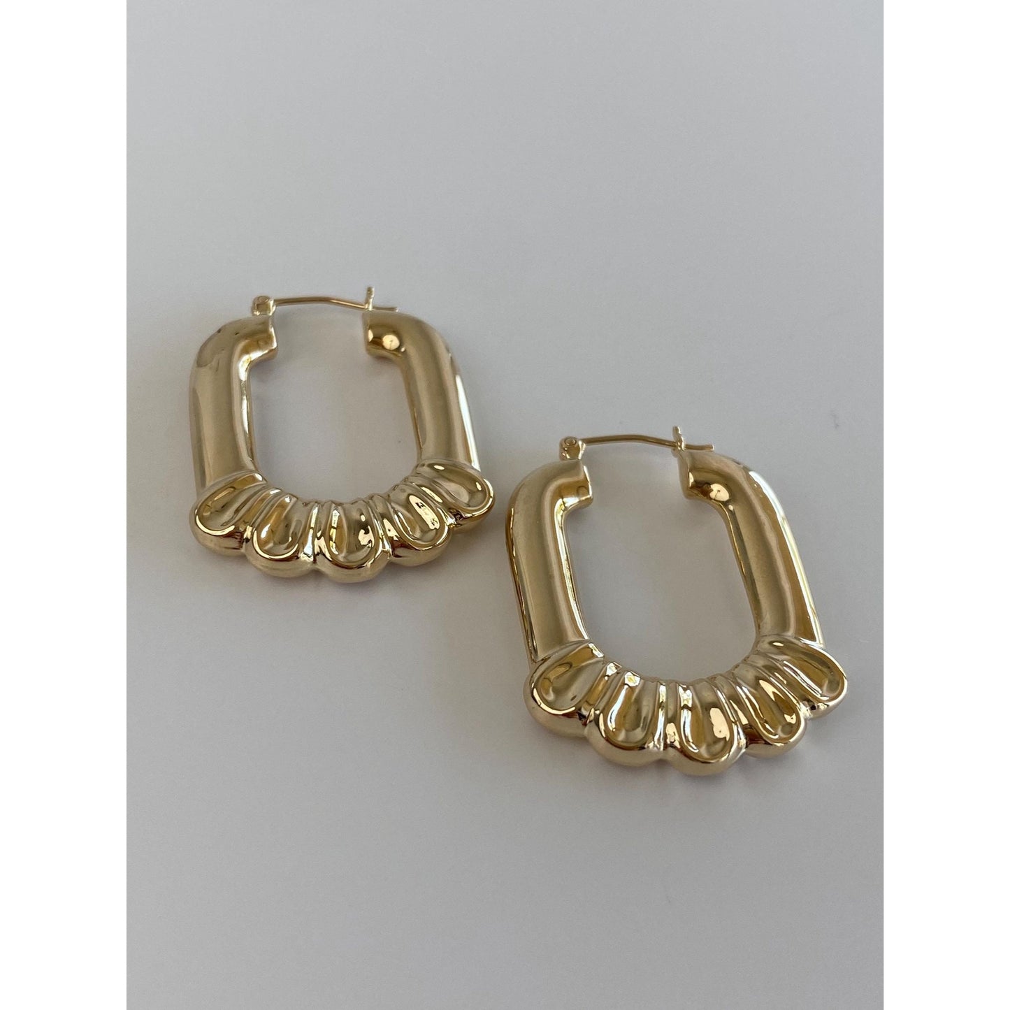 Vintage 14k Yellow Gold Scalloped Border Hoop Earrings