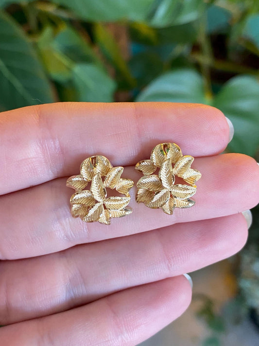 Vintage Solid 14k Yellow Gold Diamond Cut Flower Stud Earrings