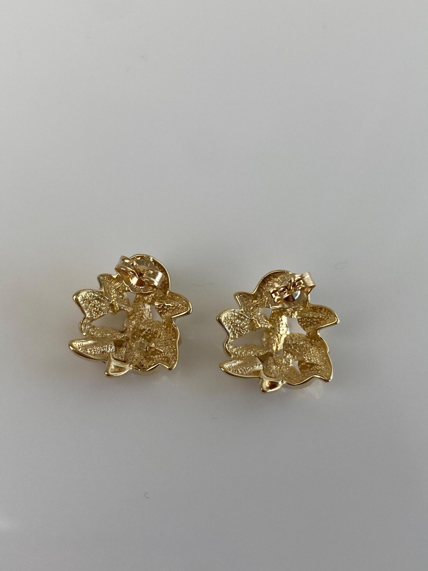 Vintage Solid 14k Yellow Gold Diamond Cut Flower Stud Earrings