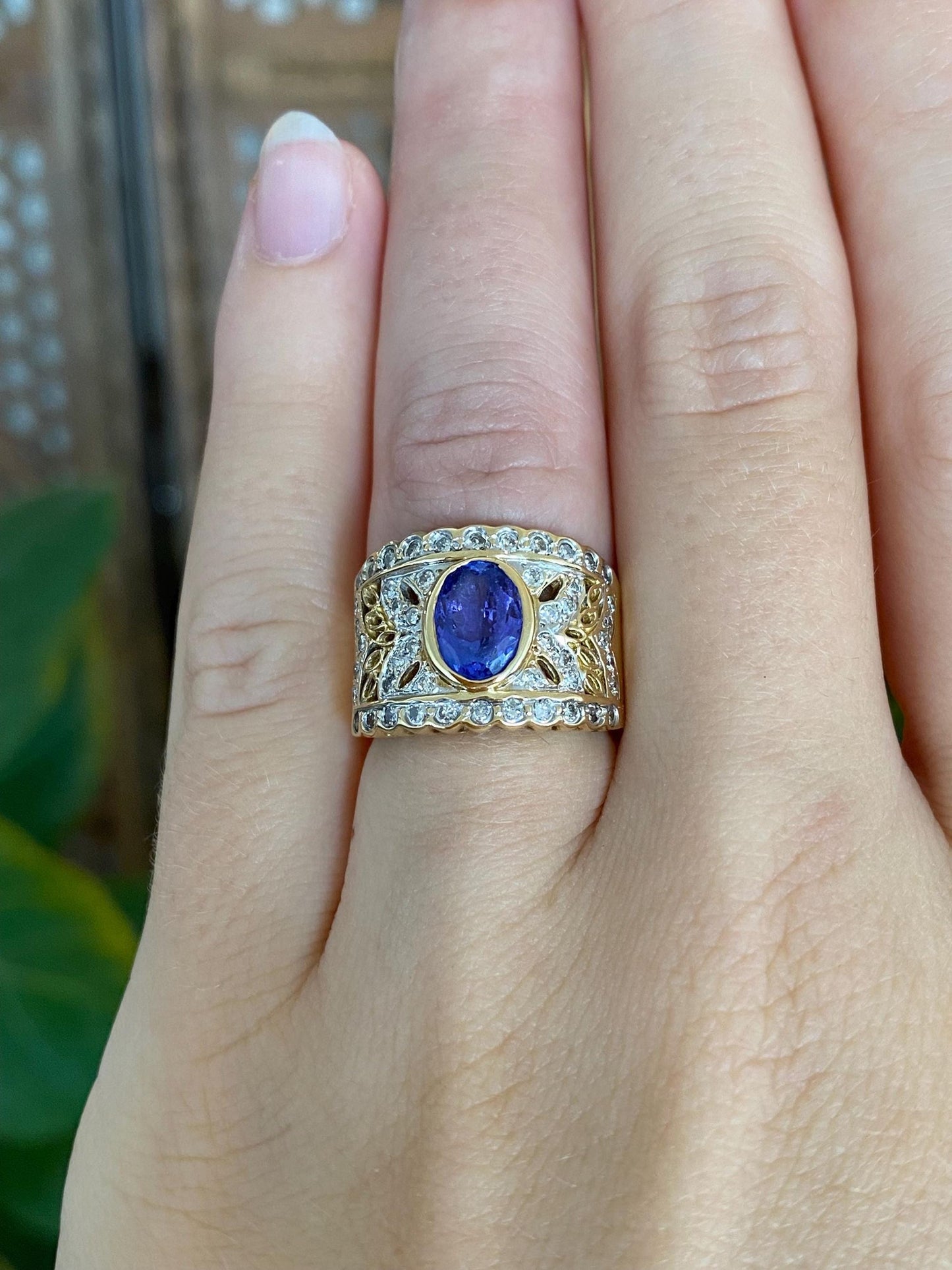 Solid 18k White & Yellow Gold Diamonds Tanzanite Ring Band - Size 4.75