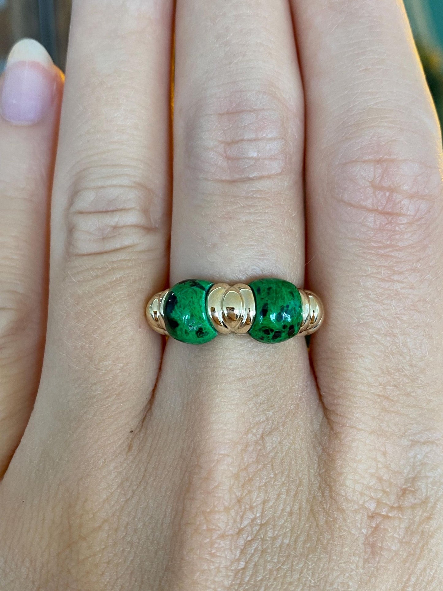 Vintage Solid 14k Yellow Gold Green Speckled Stone Ring Band - Size 7