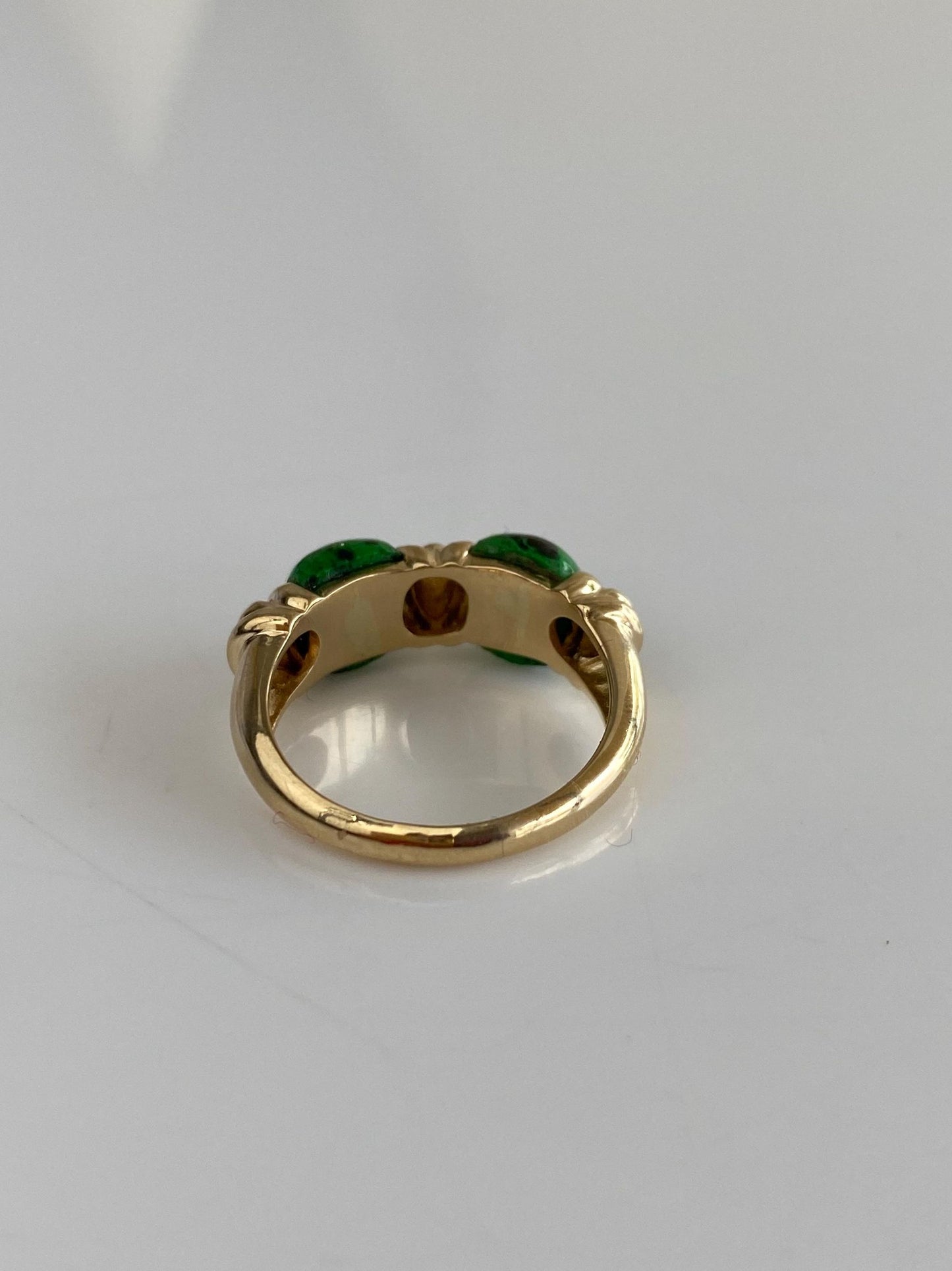 Vintage Solid 14k Yellow Gold Green Speckled Stone Ring Band - Size 7