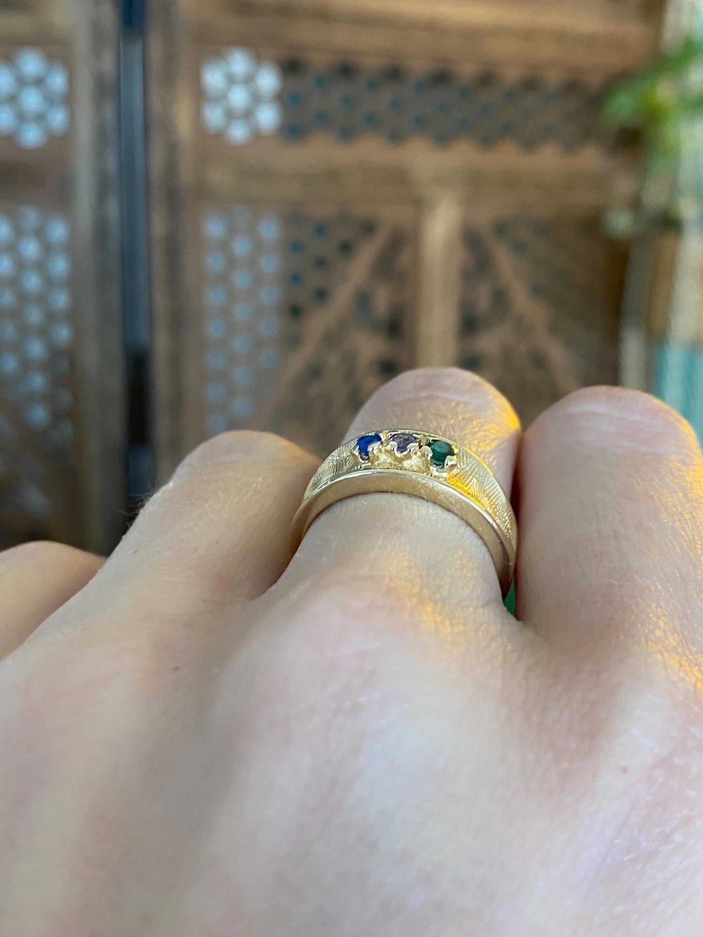 Vintage Solid 14k Yellow Gold Emerald Blue Quartz Iolite Ring Band - Size 6