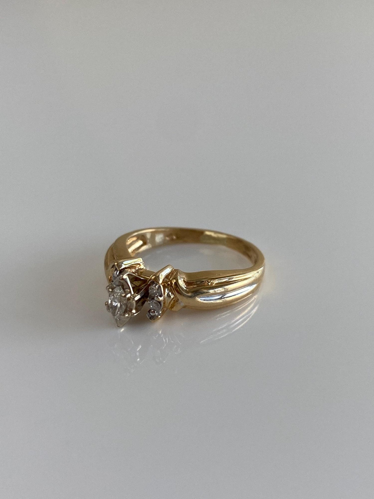Vintage Solid 14k White & Yellow Gold Diamonds Ring - Size 5