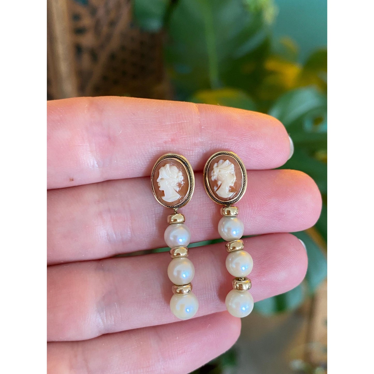 Vintage Solid 14k Yellow Gold Cameo Pearl Drop Stud Earrings