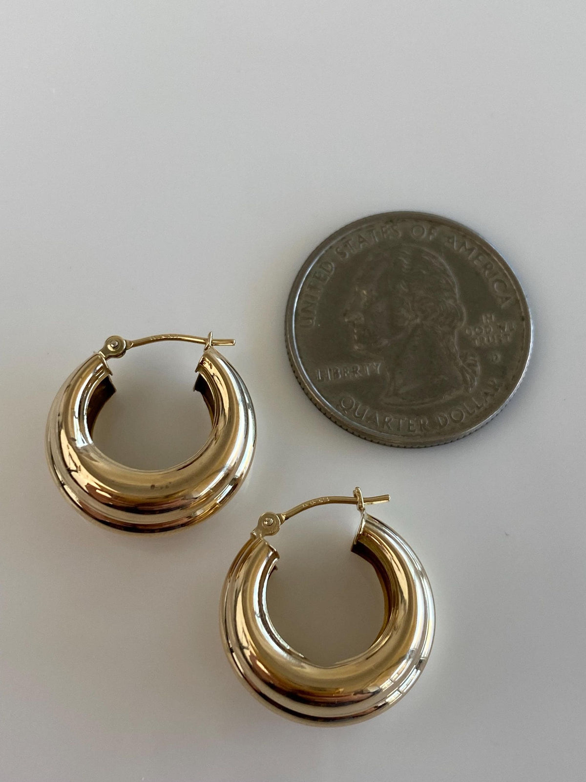 Vintage 14k Yellow Gold Chunky Lined Hoop Earrings