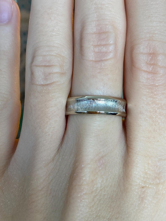 Vintage Solid 14k White Gold Crosshatch Inverted Ring Band - Size 8.25