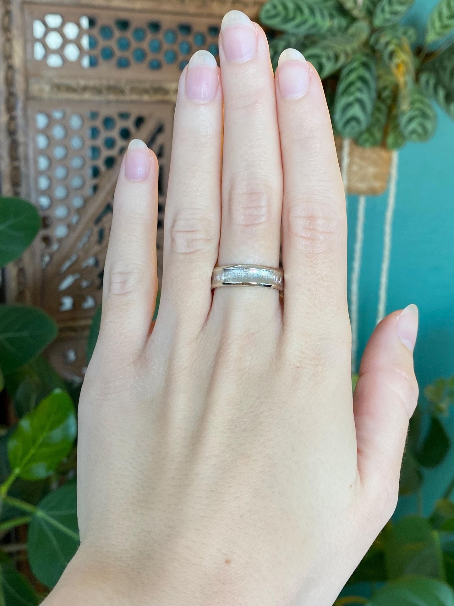 Vintage Solid 14k White Gold Crosshatch Inverted Ring Band - Size 8.25