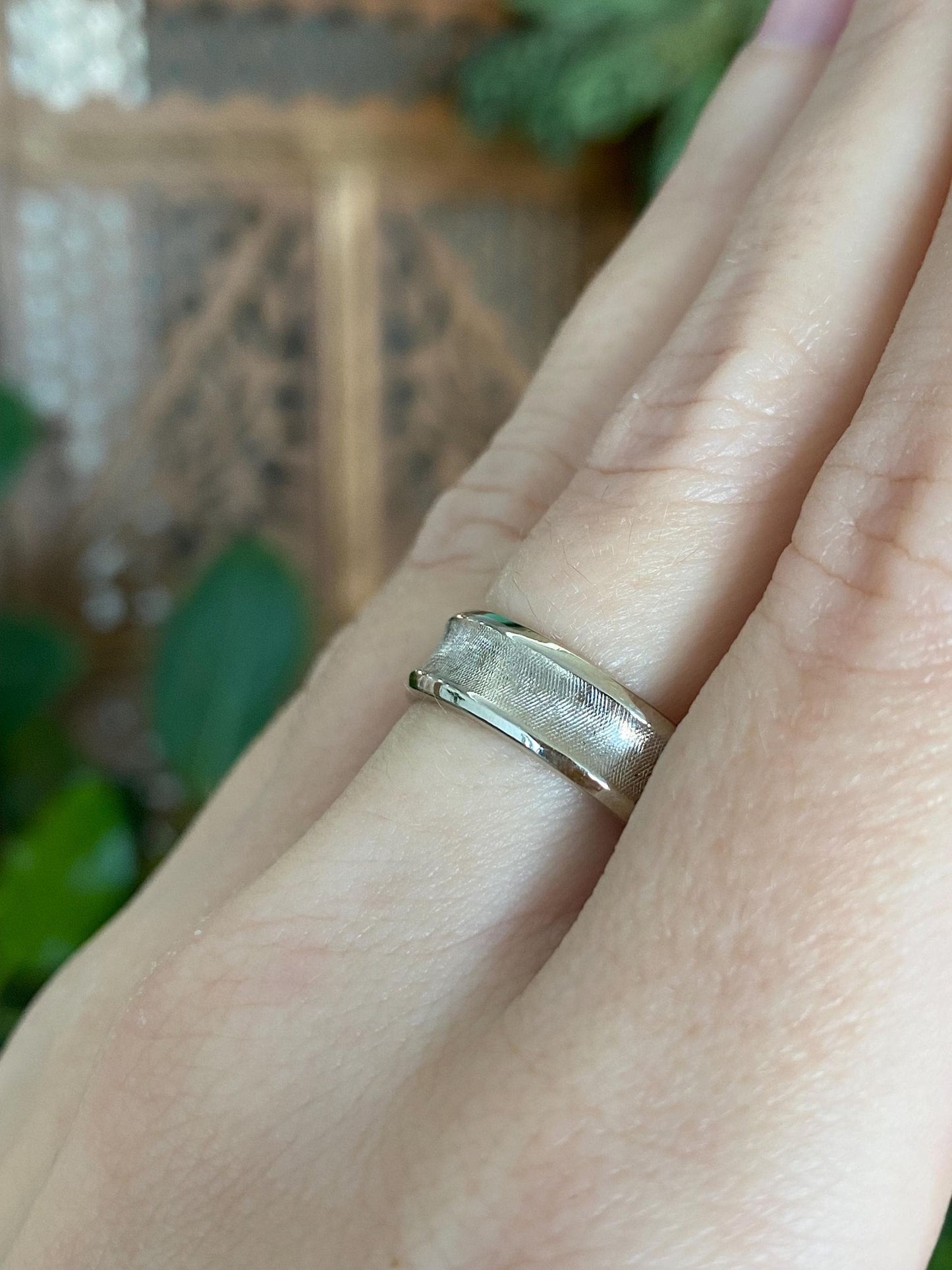 Vintage Solid 14k White Gold Crosshatch Inverted Ring Band - Size 8.25