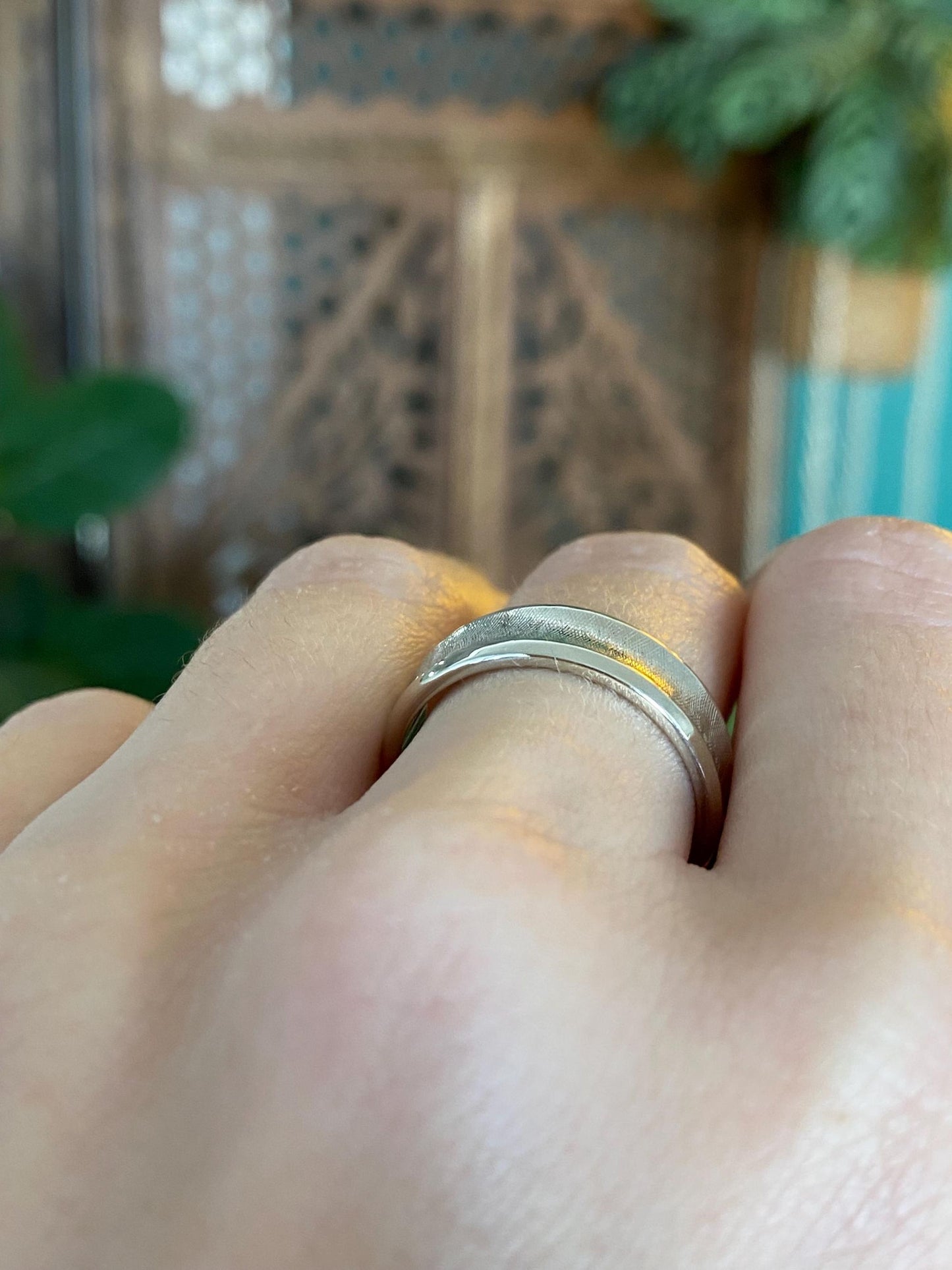 Vintage Solid 14k White Gold Crosshatch Inverted Ring Band - Size 8.25