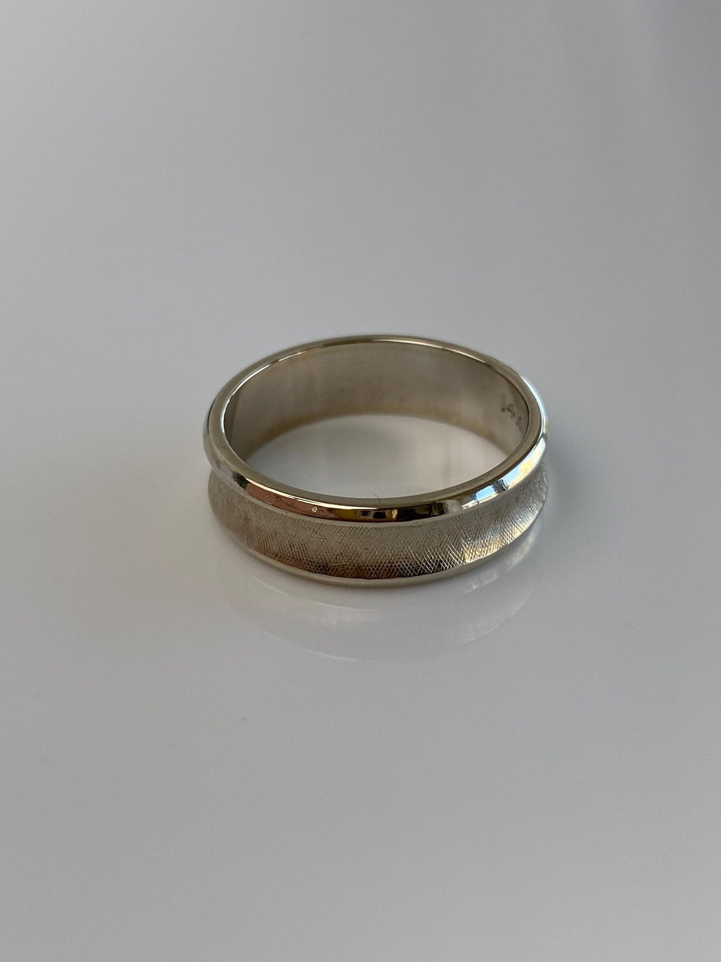 Vintage Solid 14k White Gold Crosshatch Inverted Ring Band - Size 8.25