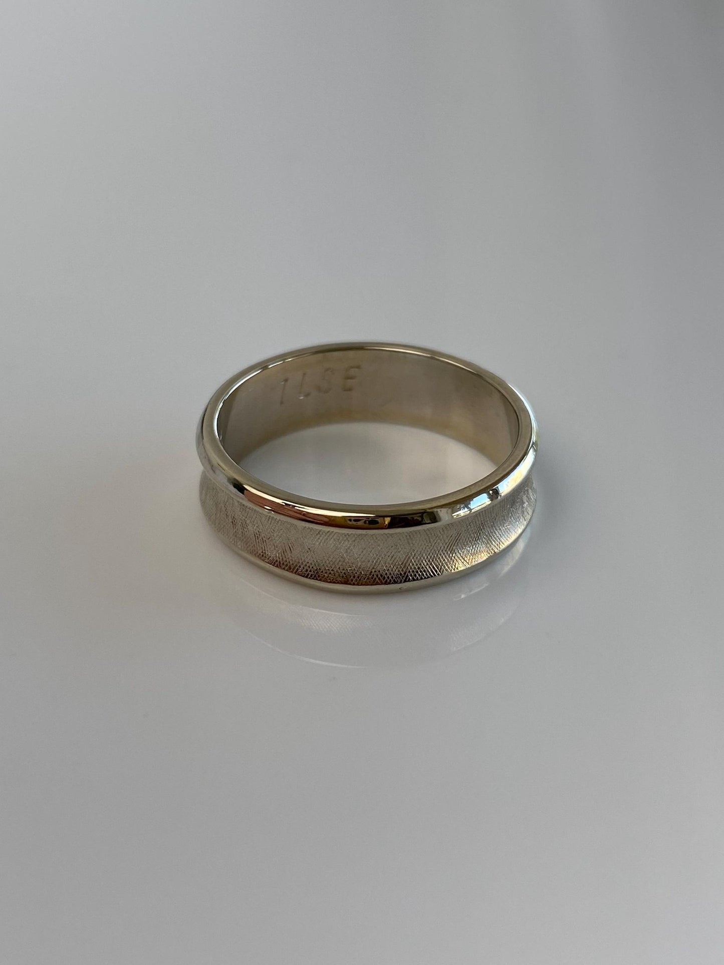 Vintage Solid 14k White Gold Crosshatch Inverted Ring Band - Size 8.25