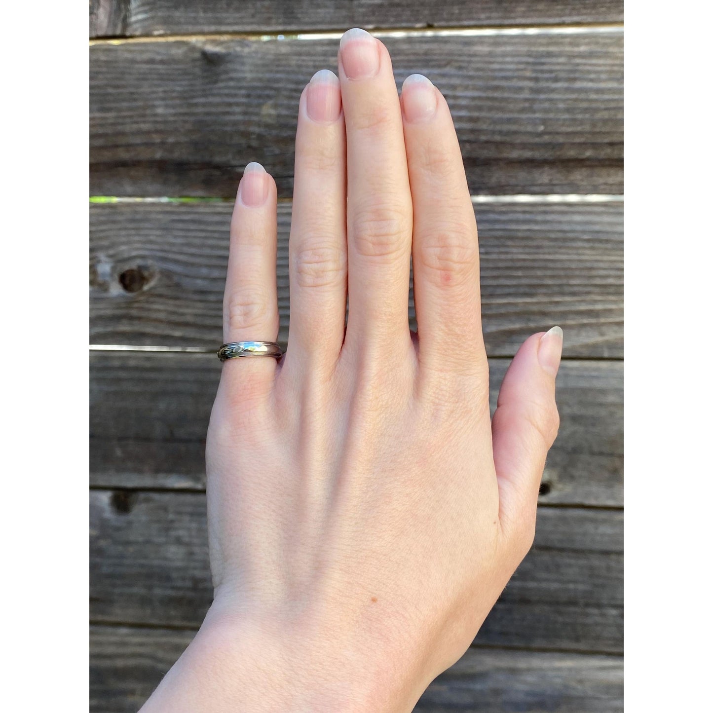 Vintage Solid 14k White Gold Lined Ring Band - Size 3.5