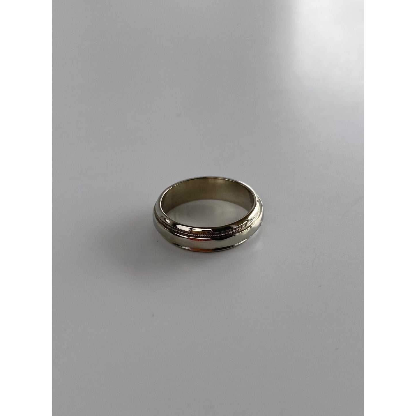 Vintage Solid 14k White Gold Lined Ring Band - Size 3.5