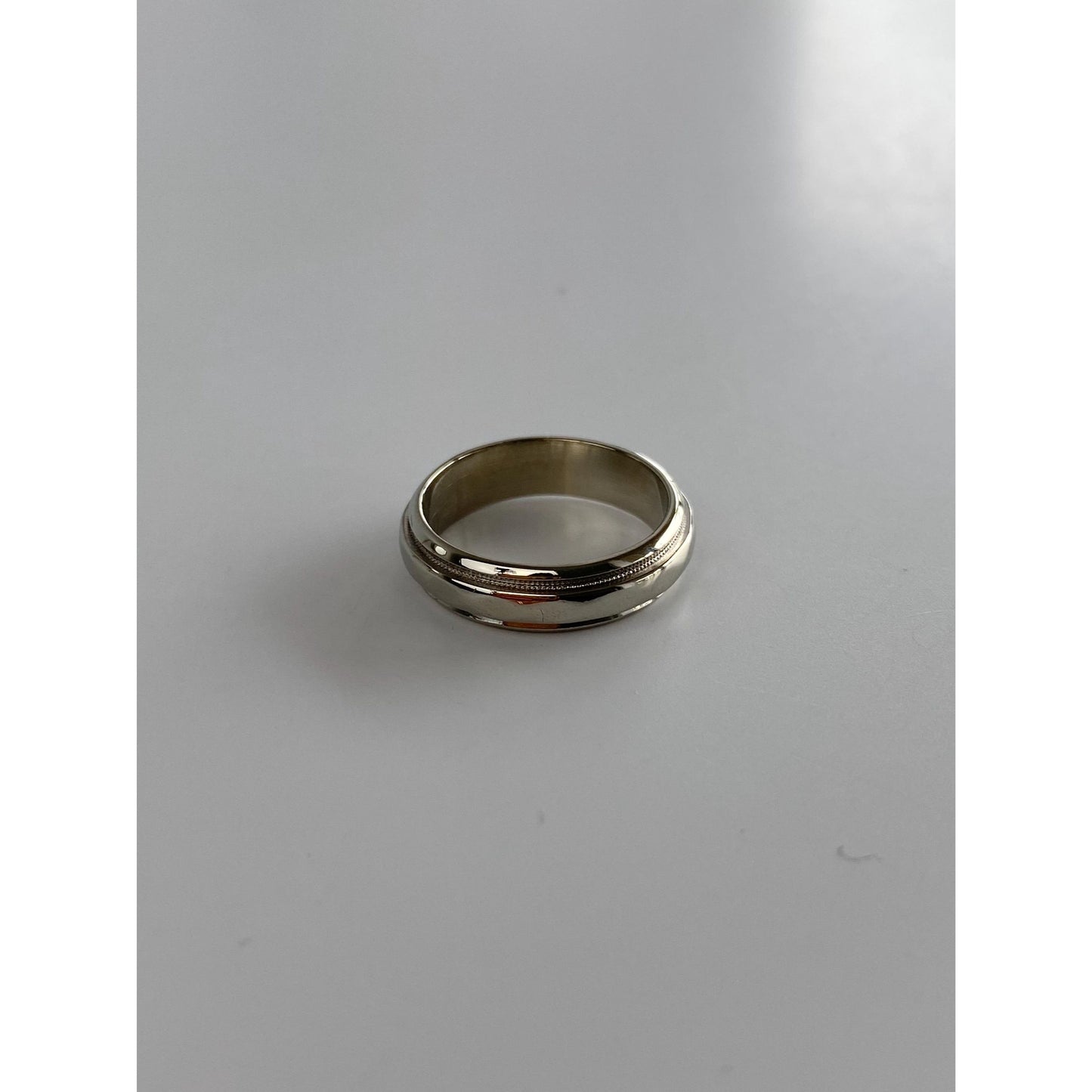 Vintage Solid 14k White Gold Lined Ring Band - Size 3.5