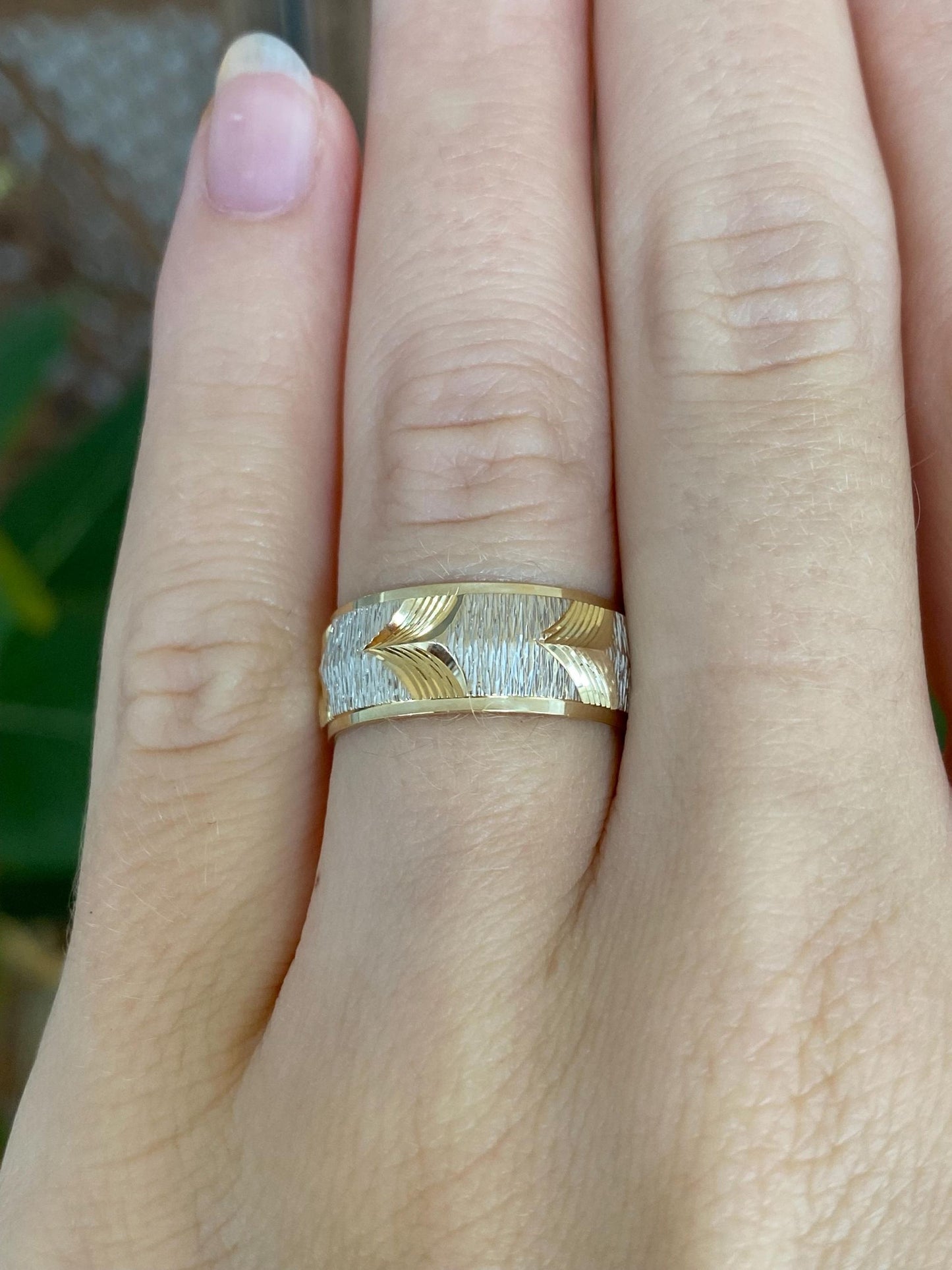 Vintage Solid 14k White & Yellow Gold Diamond Cut Ring - Size 6.25