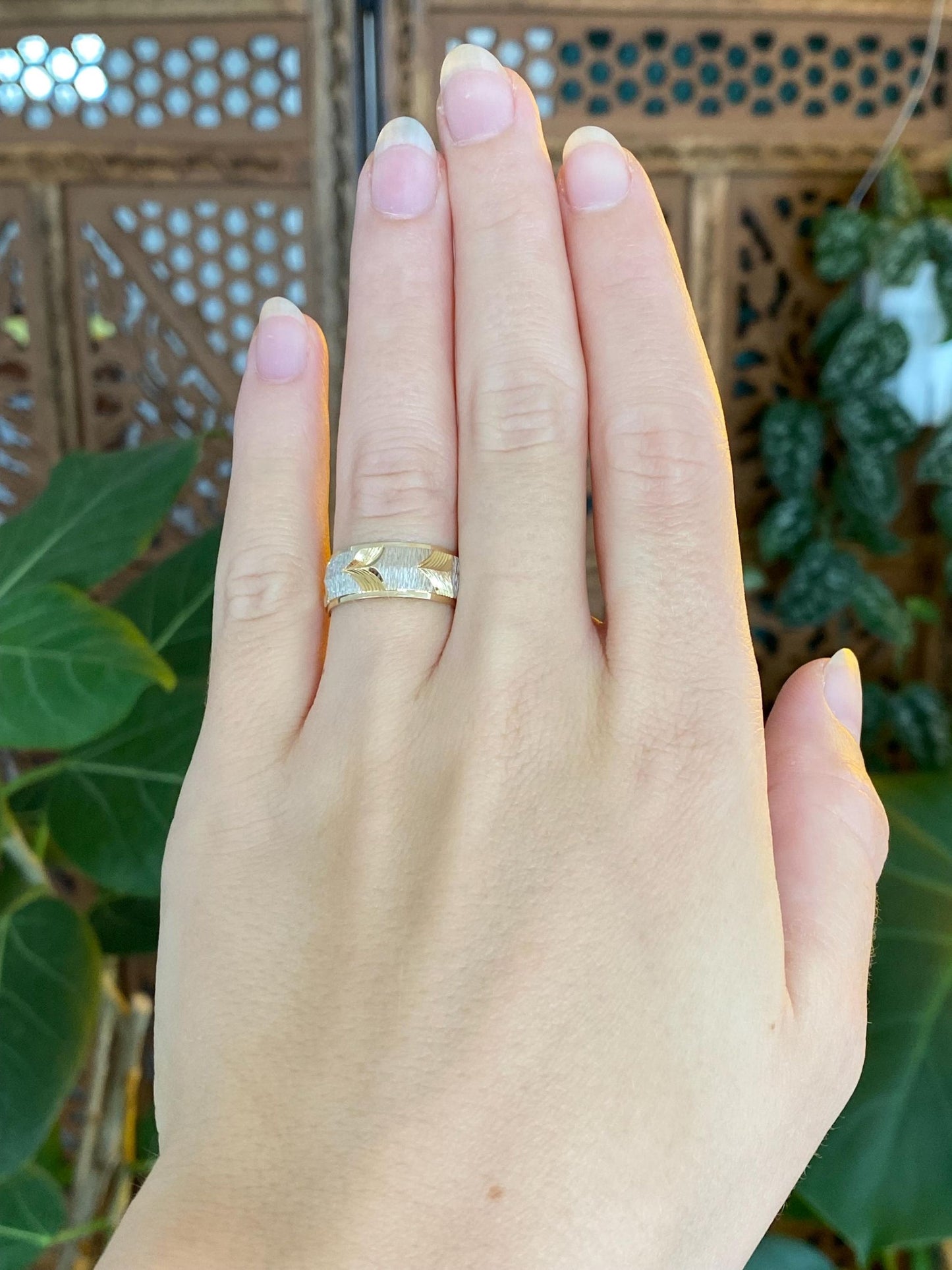 Vintage Solid 14k White & Yellow Gold Diamond Cut Ring - Size 6.25